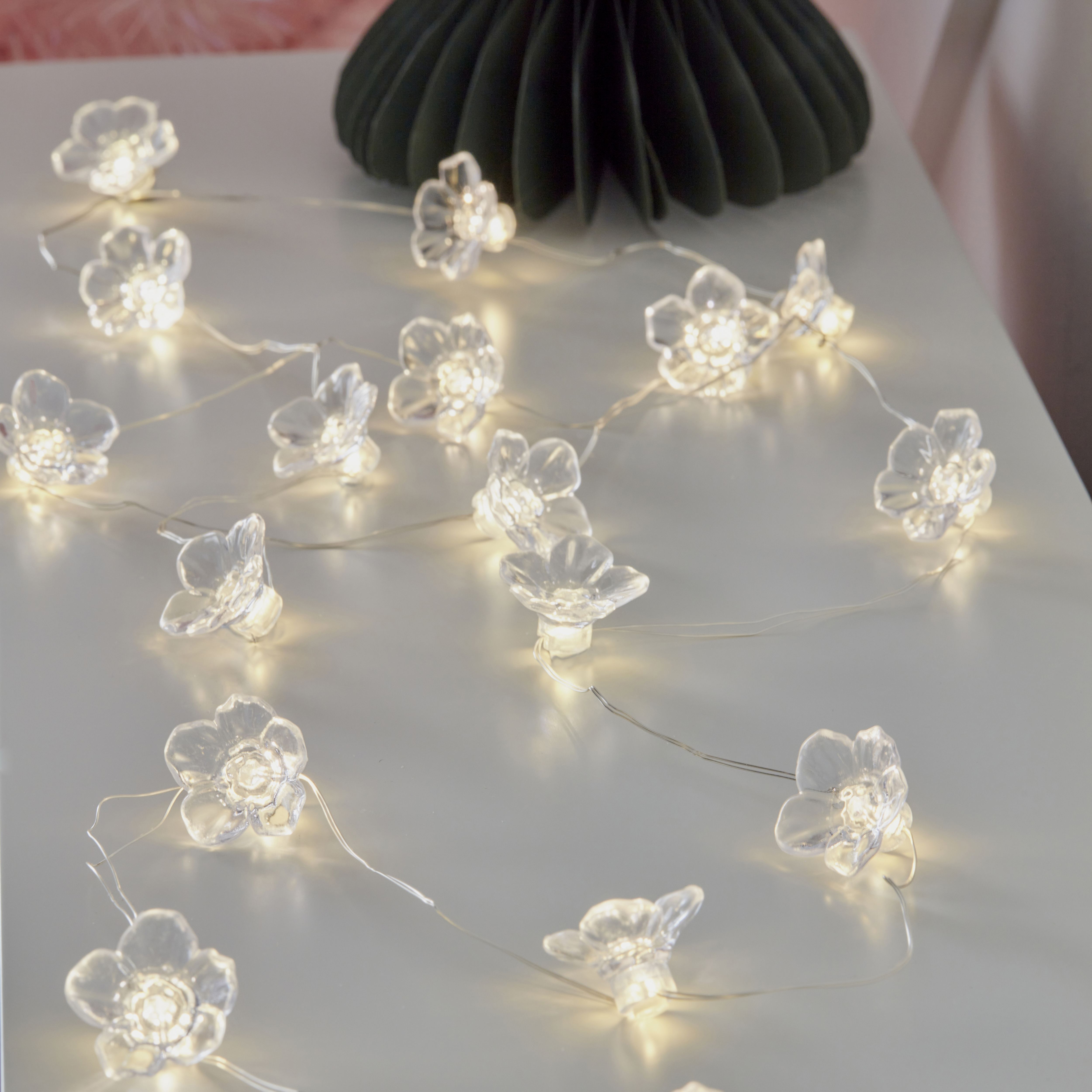 100 Warm white Flower bulb caps LED String lights With timer function ...