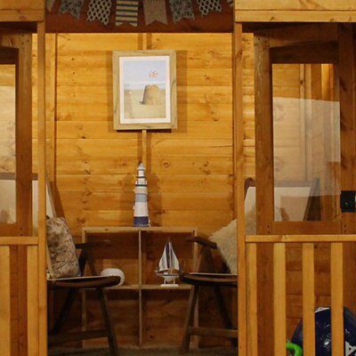 10X8 BEACH HUT ON PLATFORM HD