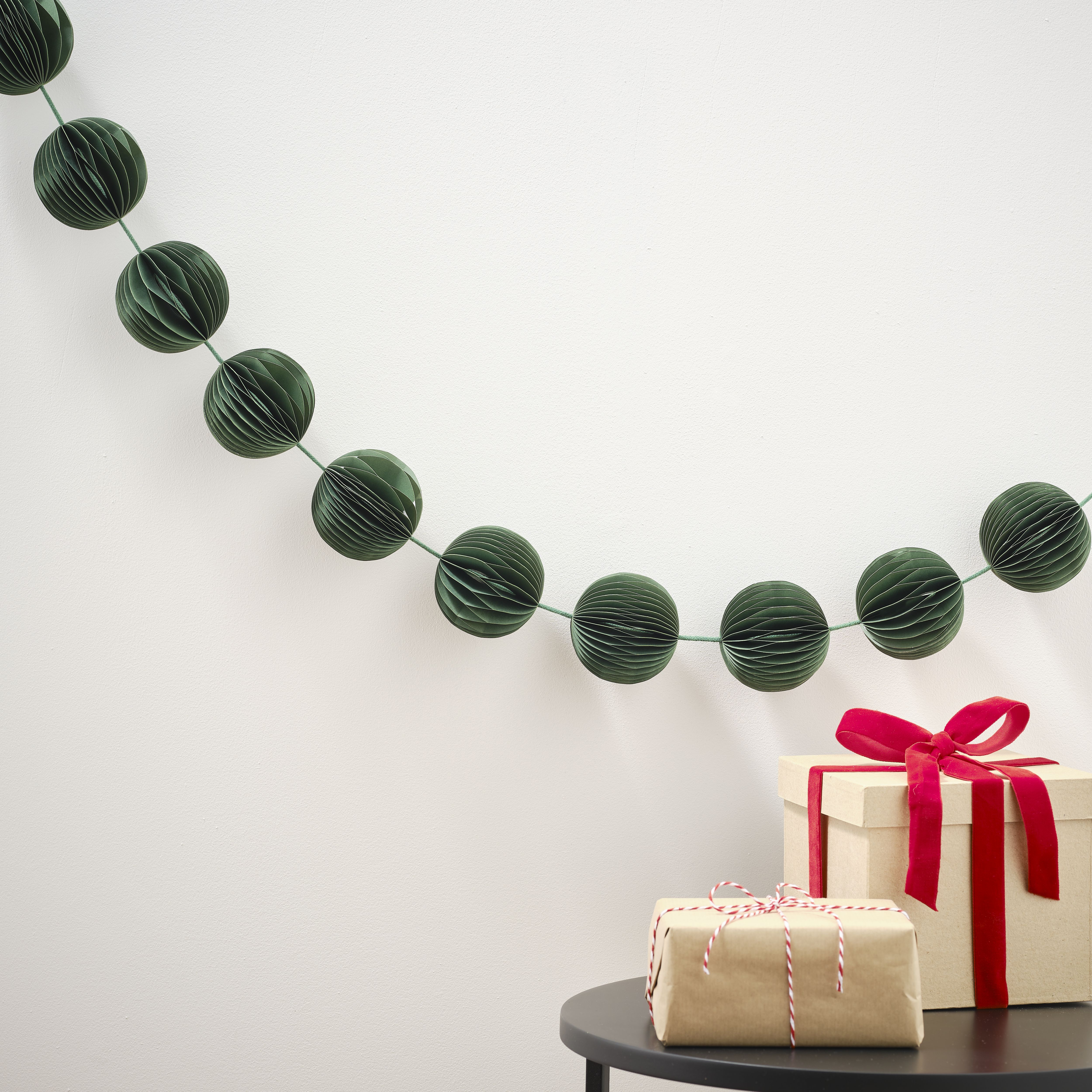 2.5m Green Non-illuminated Garland - 4