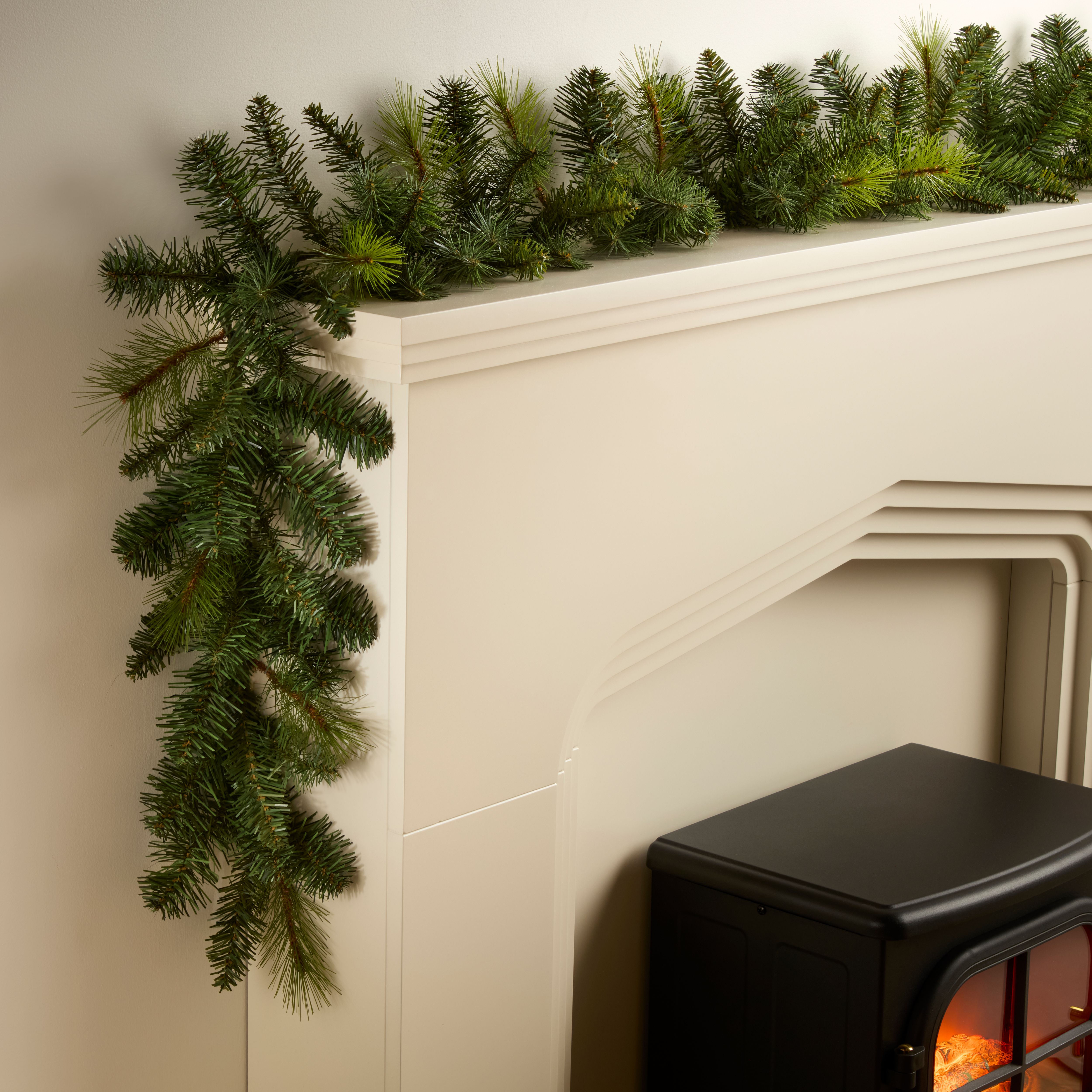 2.74m Eiger Woodland Green Non-illuminated Garland