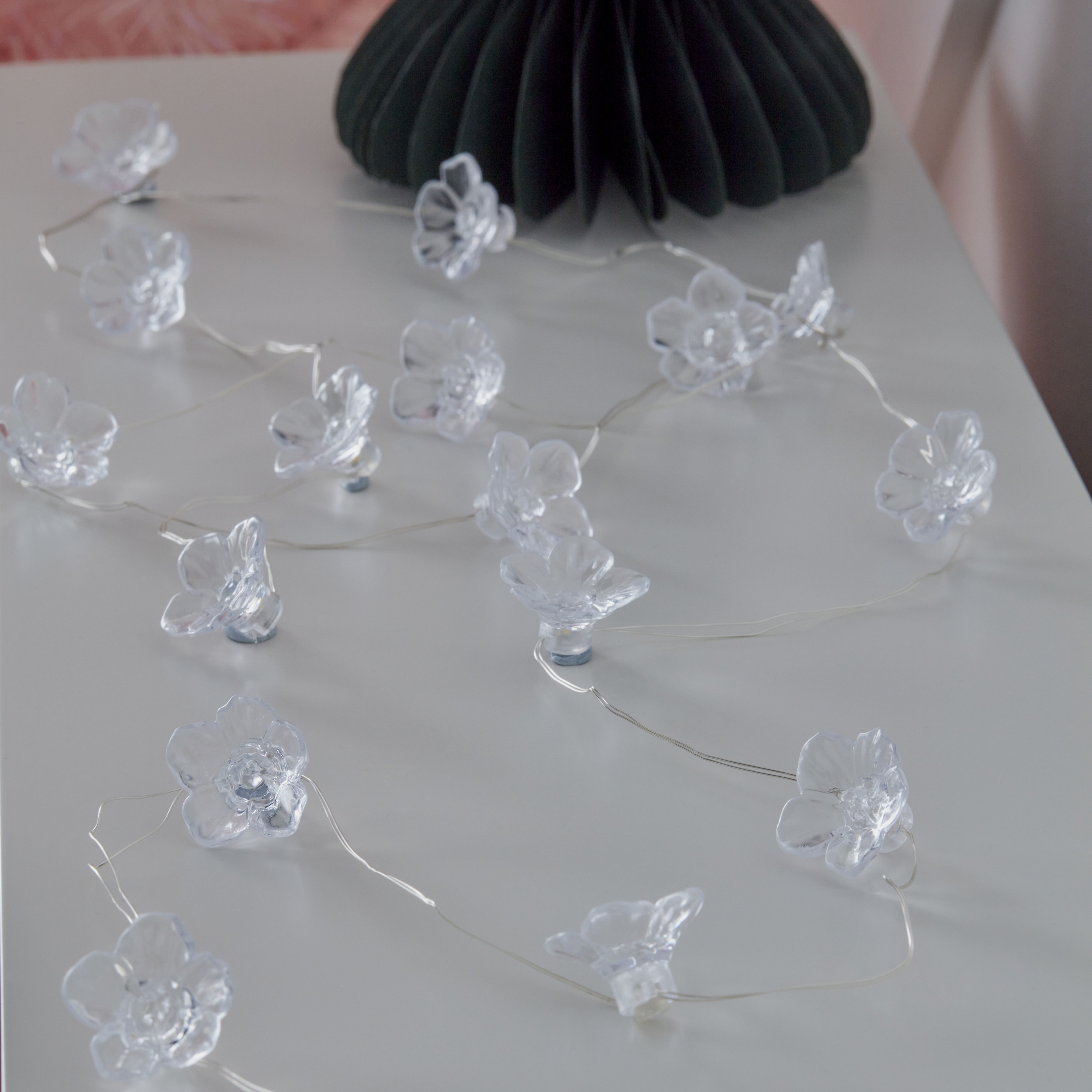 20 Warm white Flower bulb caps LED String lights With timer function ...