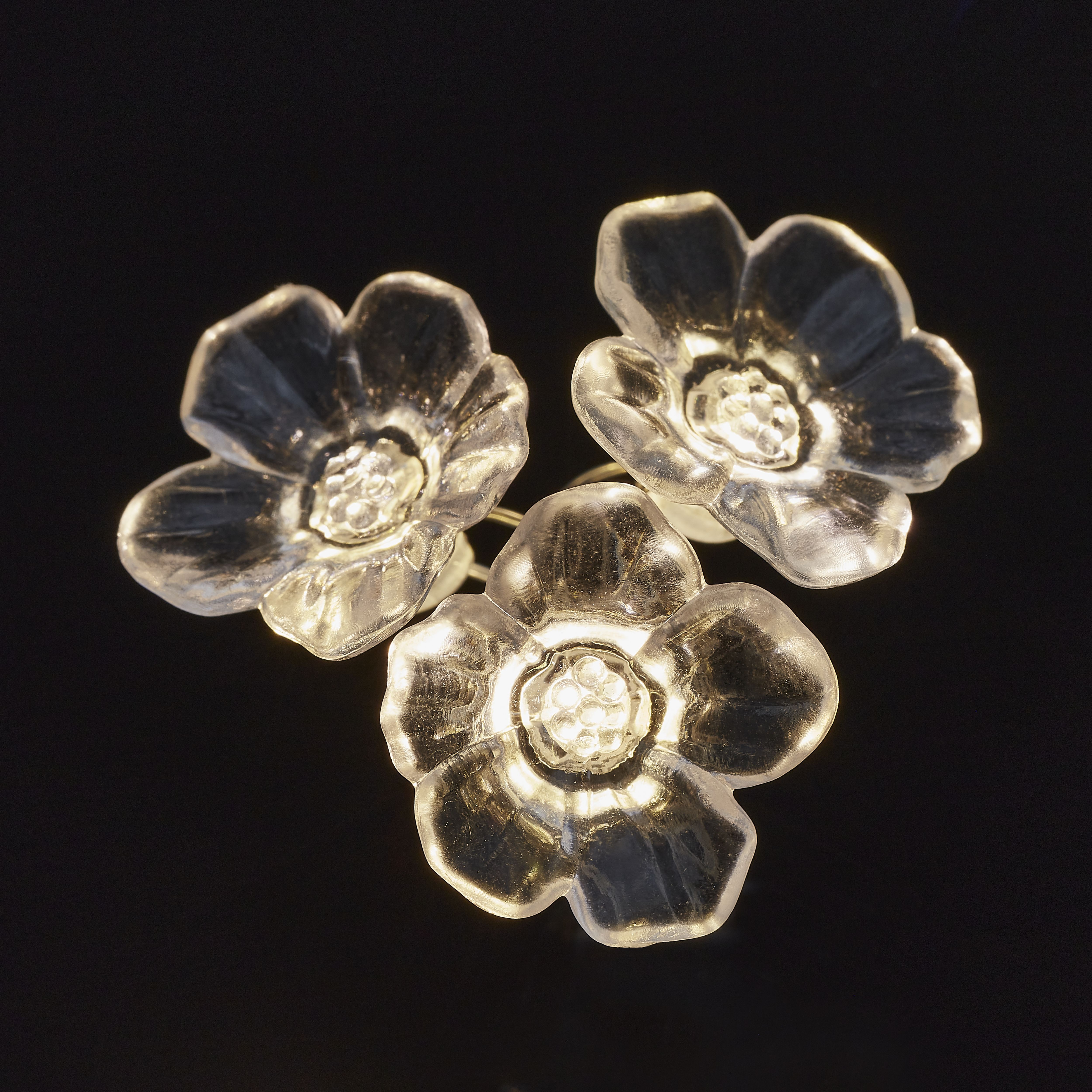 20 Warm white Flower bulb caps LED String lights With timer function ...