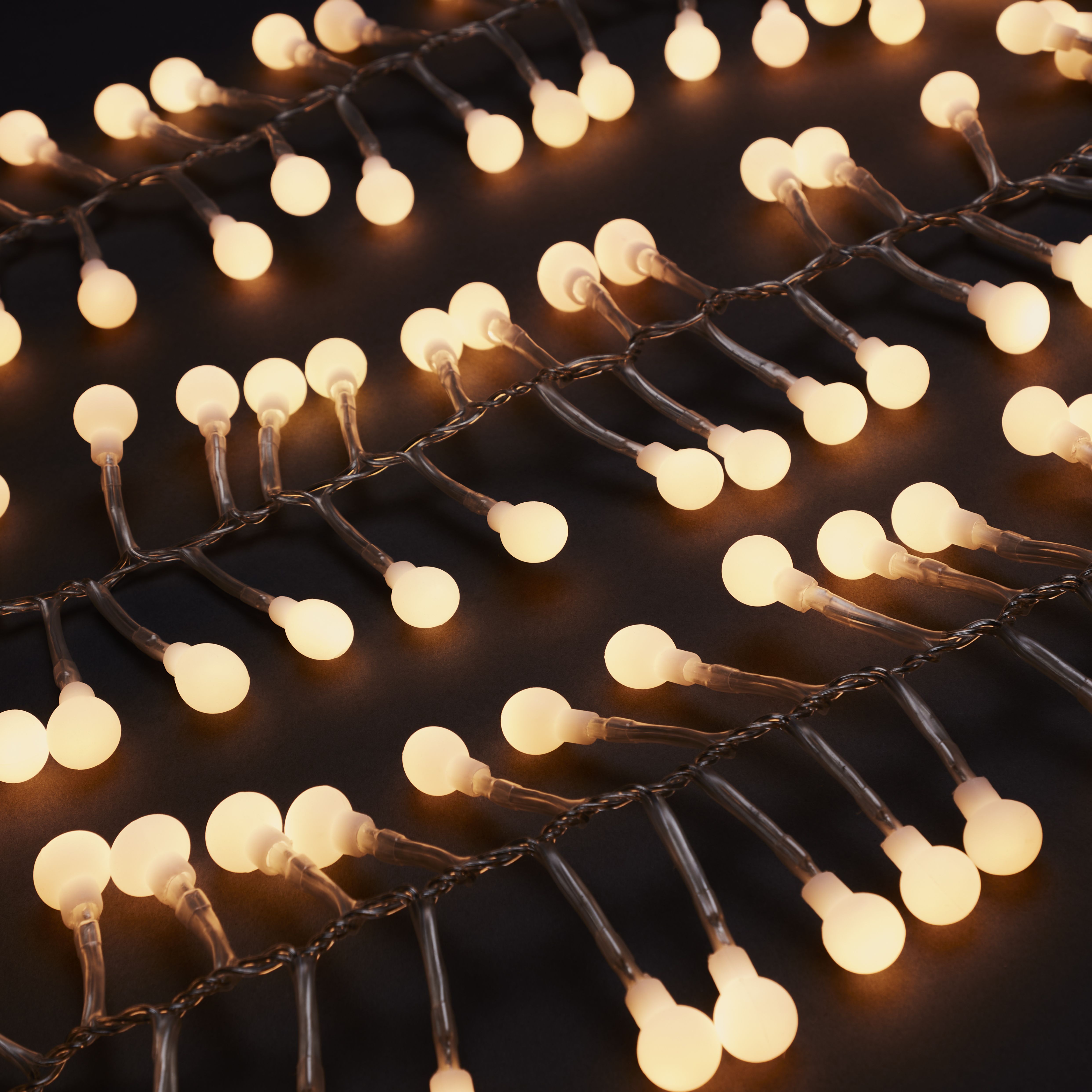 240 Warm white Berry LED Cluster string light with 6m Clear cable - 4