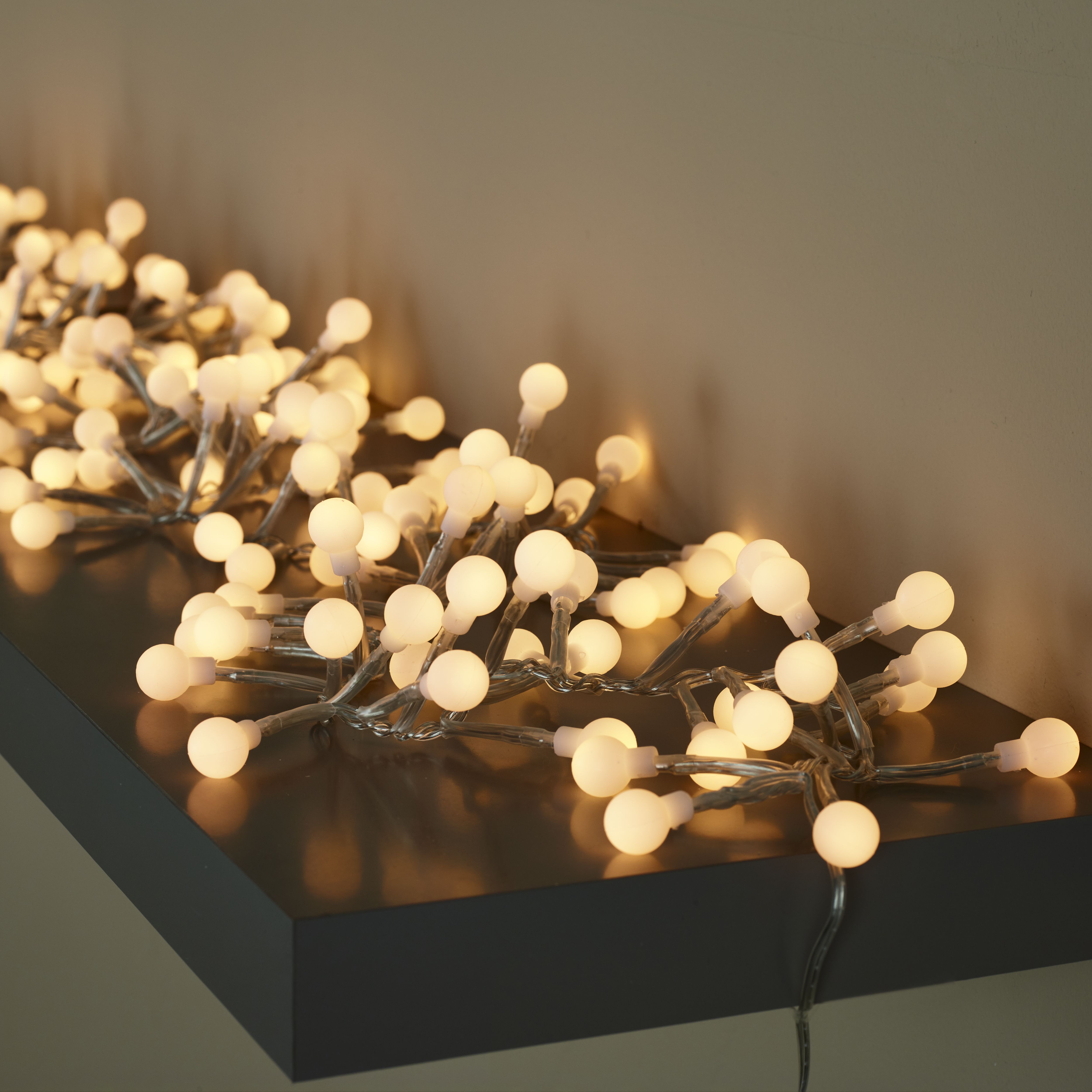 240 Warm white Berry LED With timer Cluster string light with 6m Clear cable - 5