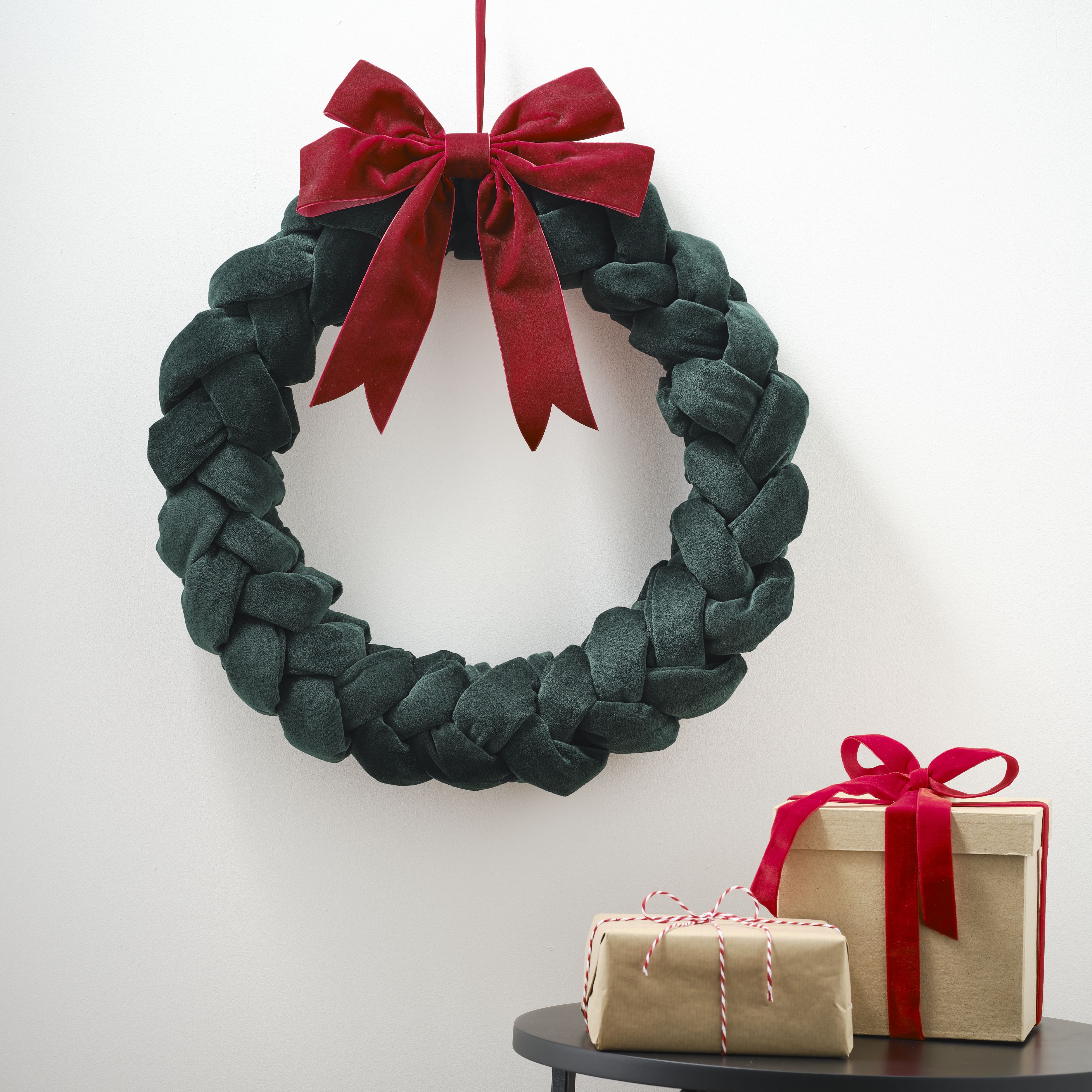 41cm Green & Red bow Non-illuminated Christmas wreath - 4