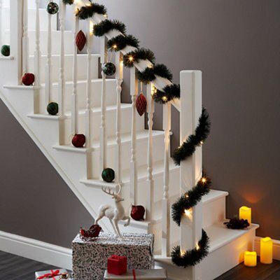 5.49m Soft Matt Green Pre-lit Garland - Battery-powered