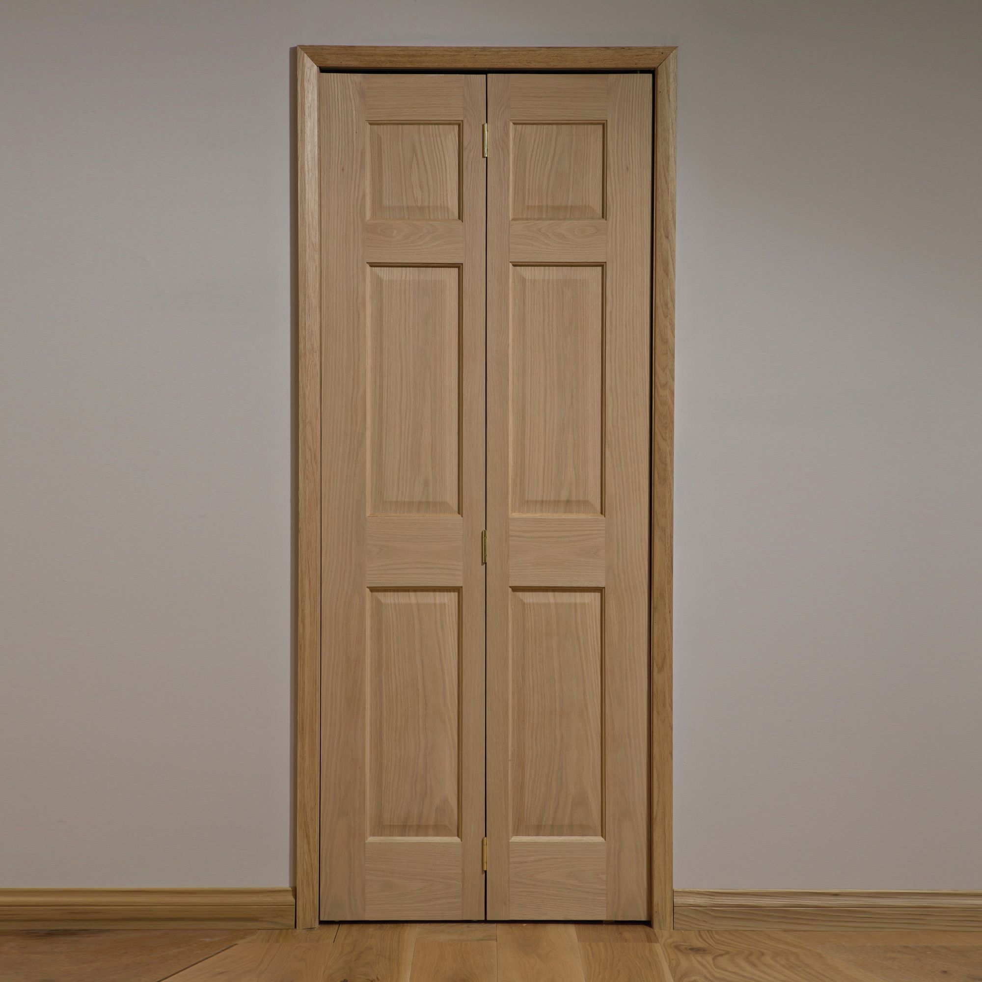 6 panel Oak veneer Internal Bi-fold Door set, (H)1950mm (W)750mm | DIY