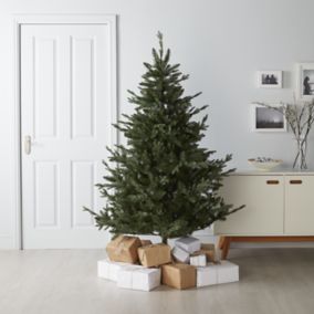 6ft Falera Natural looking Hinged Full Artificial Christmas tree