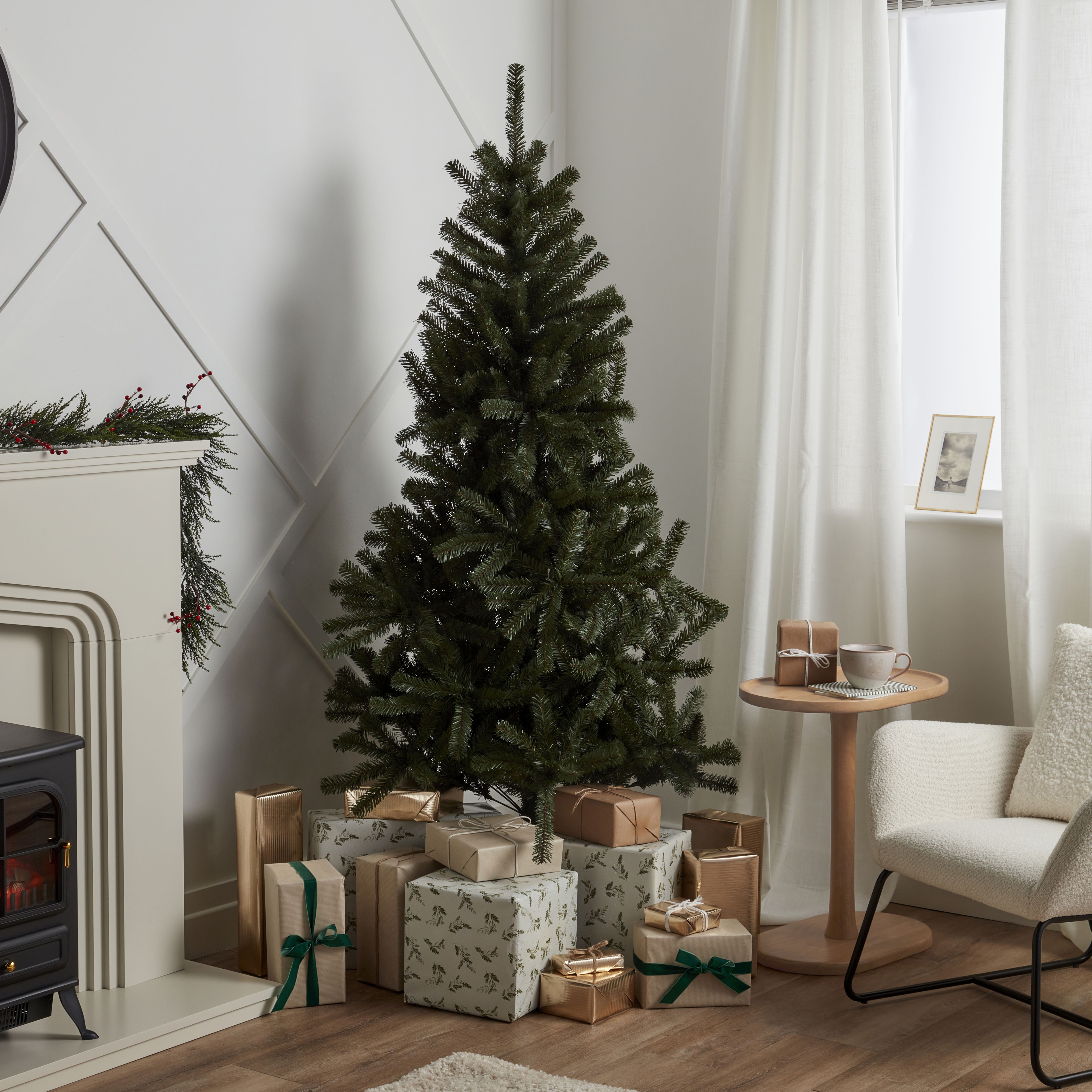 6ft Wintergreen Wrapped Full Artificial Christmas tree - Green