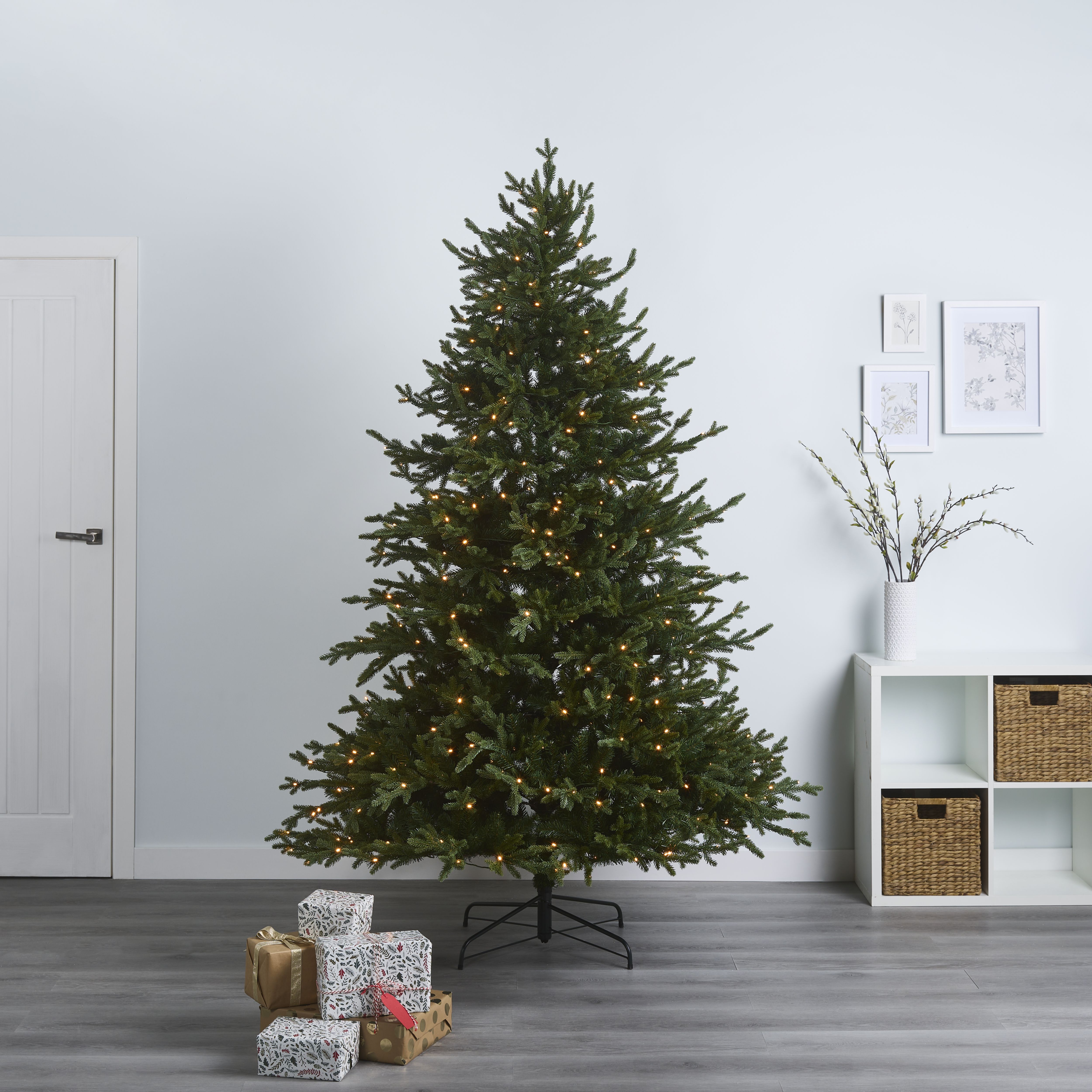 7.5ft Full Cabrera Green Natural looking Prelit Artificial Christmas