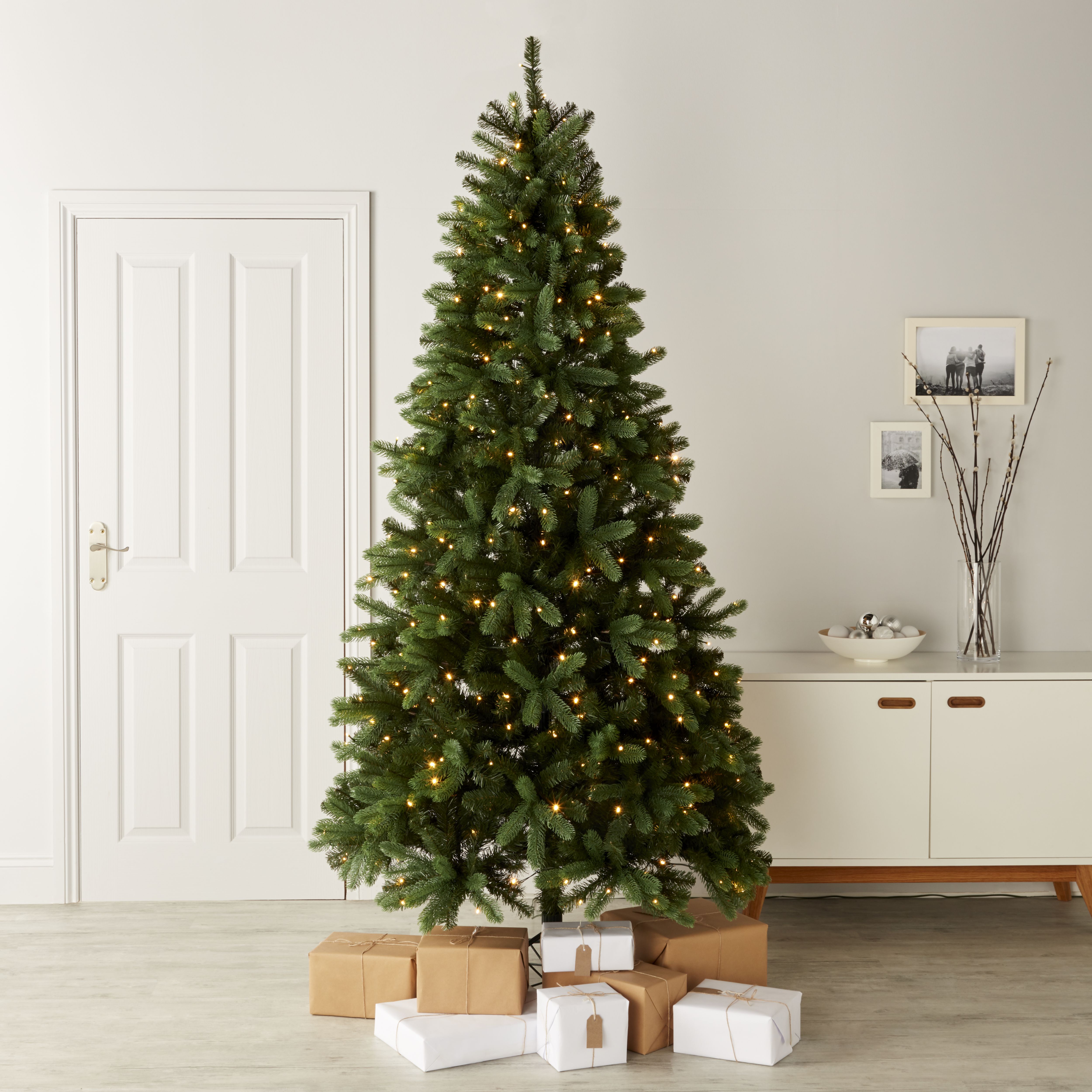 7.6ft Smart Natural looking Artificial Christmas tree | DIY at B&Q