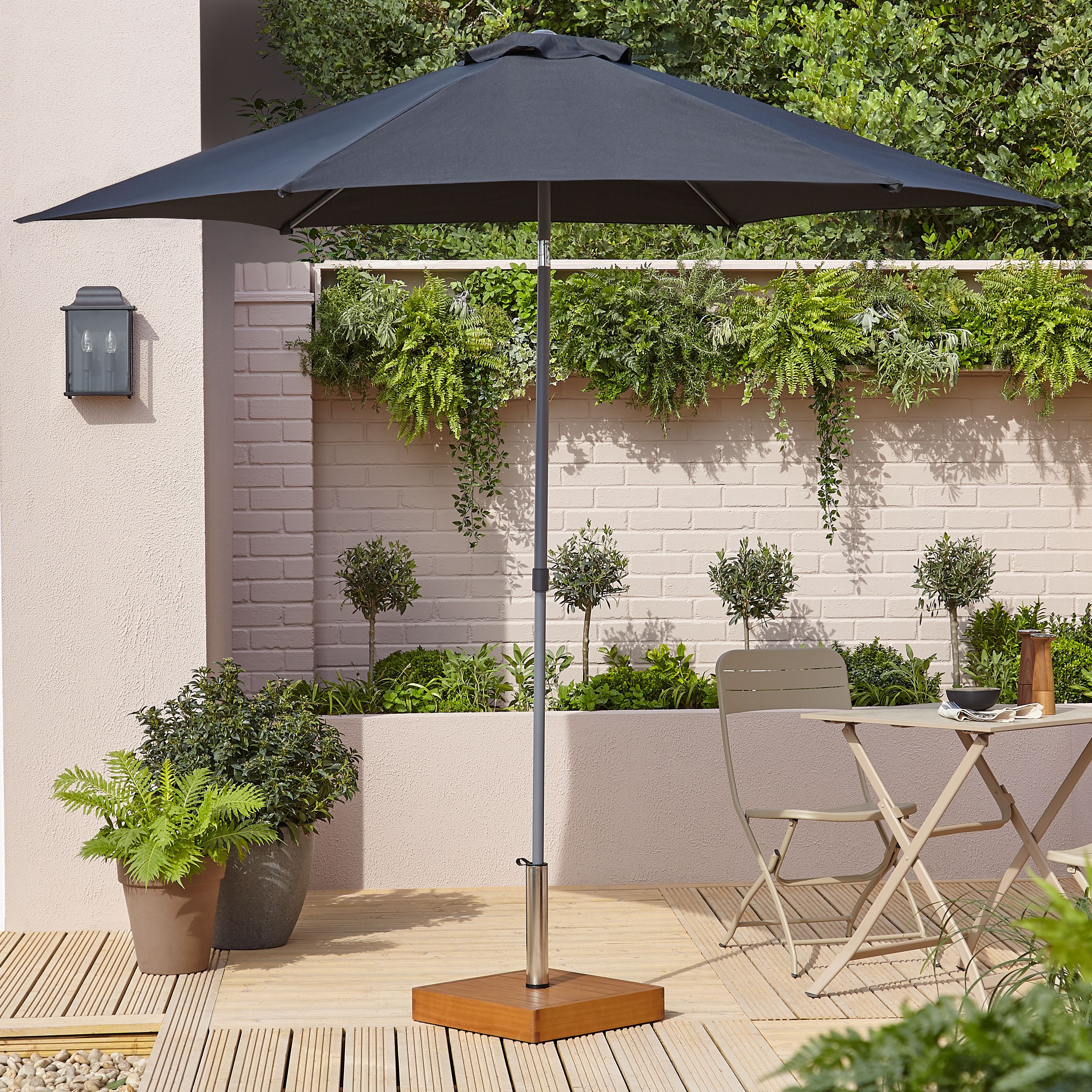b and q garden umbrella base