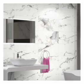 Alvaro White & Gold Gloss Marble effect Porcelain Indoor Wall & floor Tile, Pack of 5, (L)600mm (W)300mm