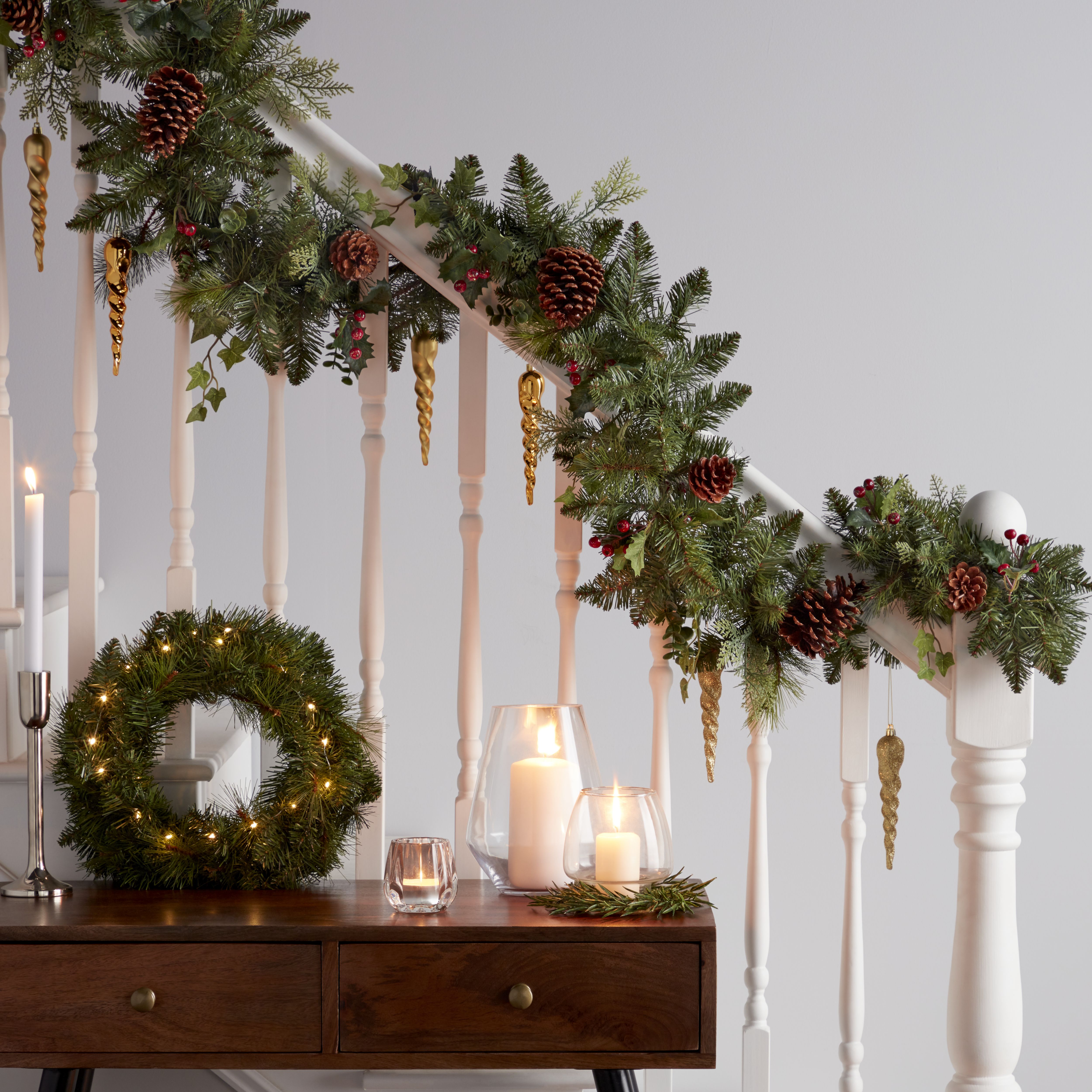 Amden Pinecone & Berry Green Garland