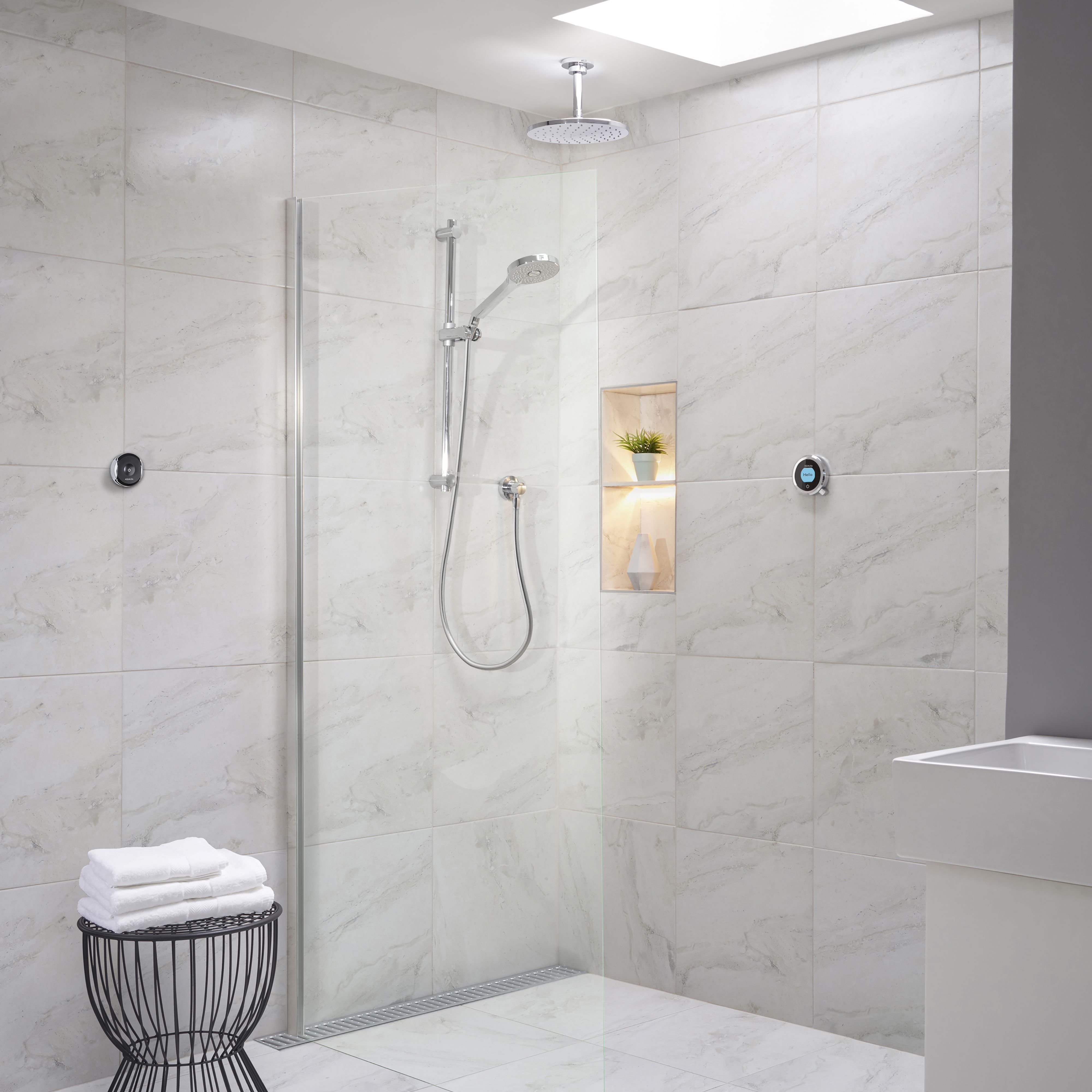 Aqualisa Optic Q Concealed valve Gravity-pumped Wall fed Smart Digital mixer 3-spray pattern Shower & Ceiling-fixed head
