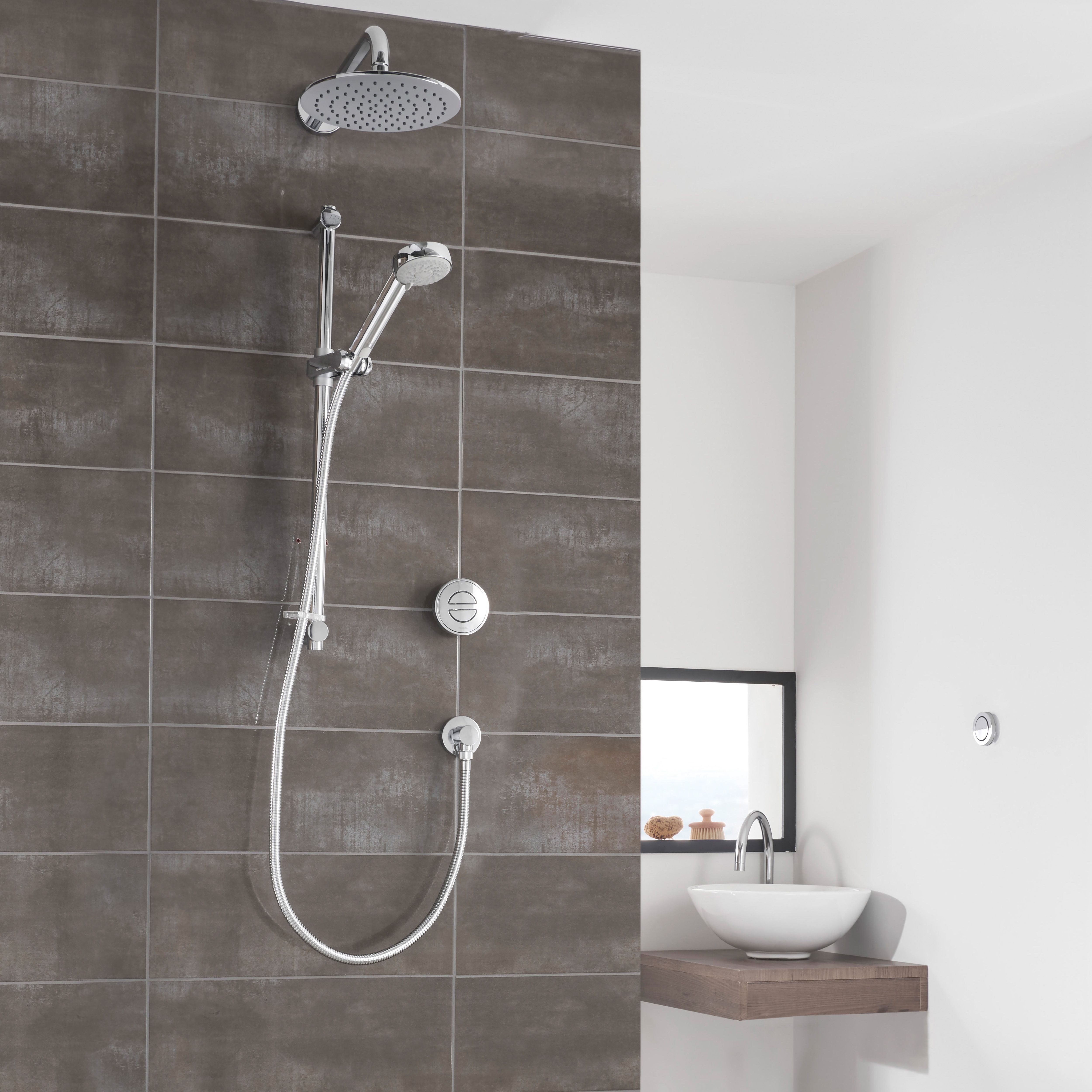 Aqualisa Smart Link Concealed valve Gravity-pumped Wall fed Fixed head Smart Digital 4-spray pattern Shower Adjustable & Fixed Shower head