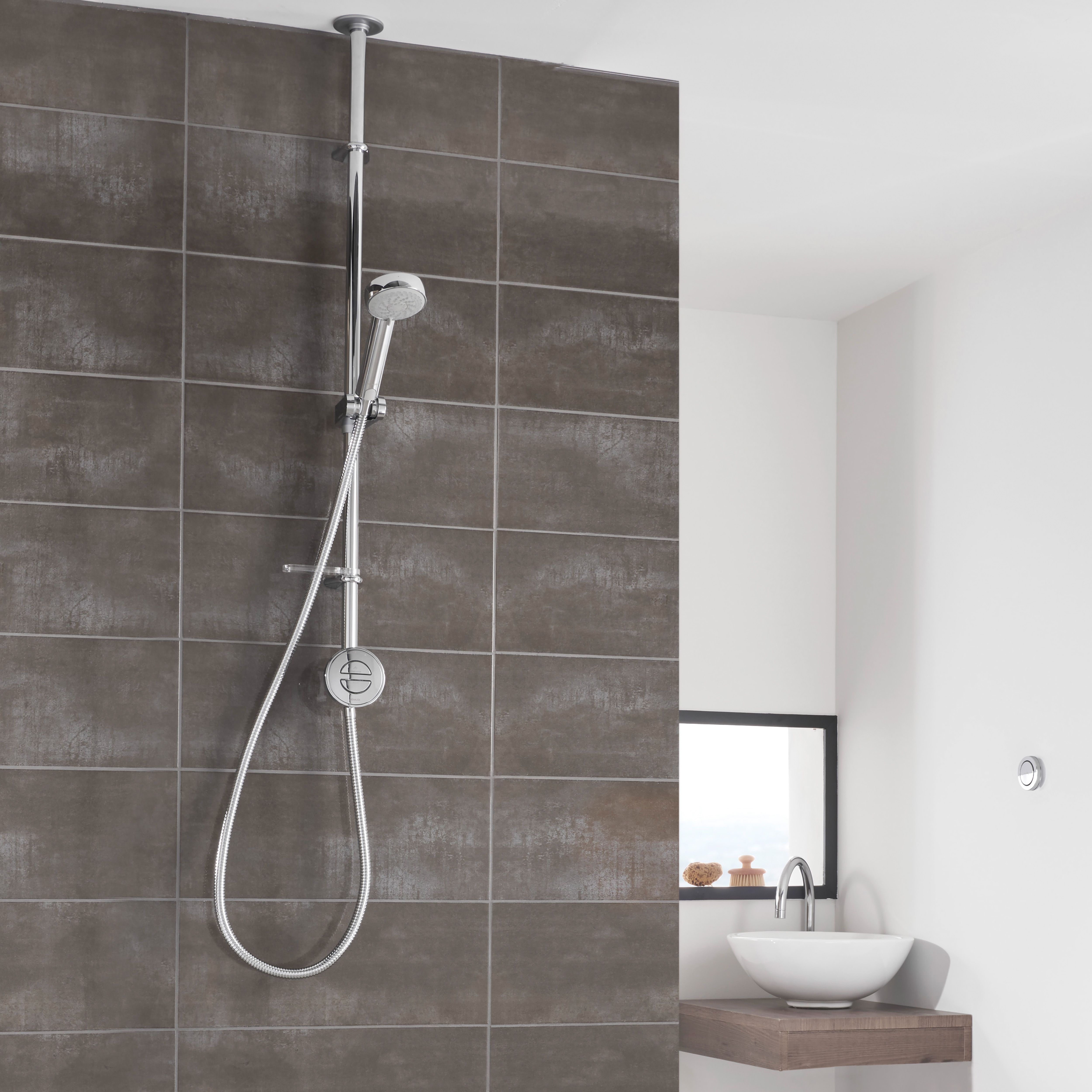 Aqualisa Smart Link Exposed valve Gravity-pumped Ceiling fed Smart Digital 4-spray pattern Shower Adjustable shower head