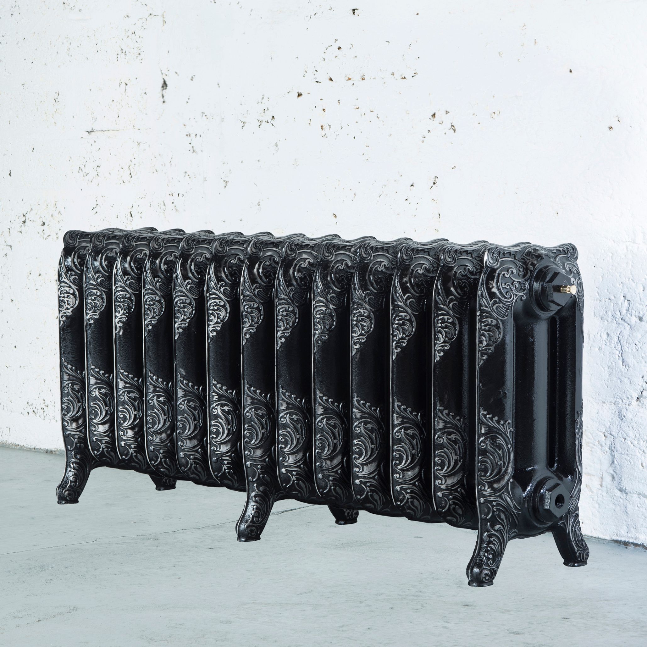 Arroll Montmartre Black & silver 3 Column Radiator, (W)1074mm x (H)470mm