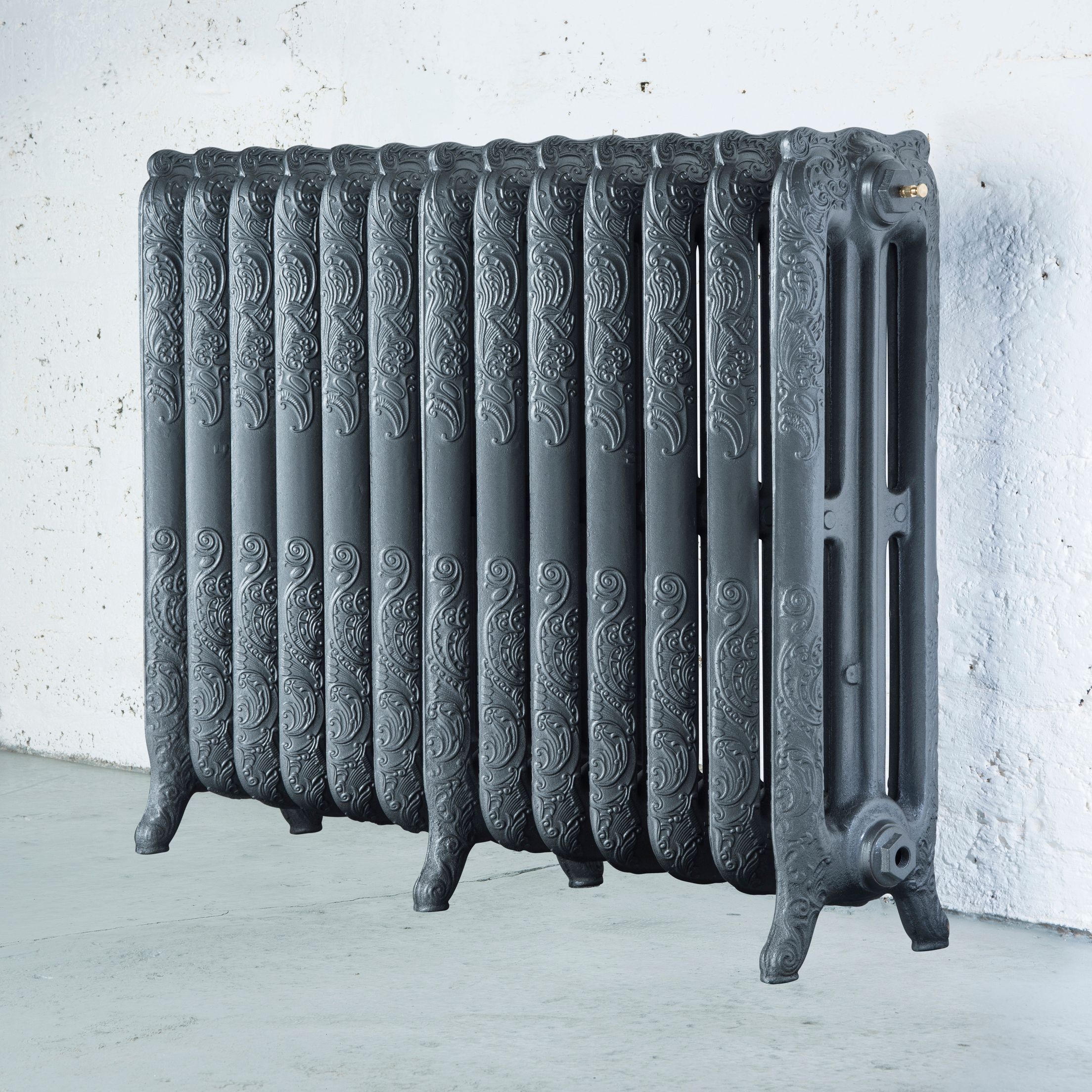 Arroll Montmartre Cast grey 3 Column Radiator, (W)1074mm x (H)760mm