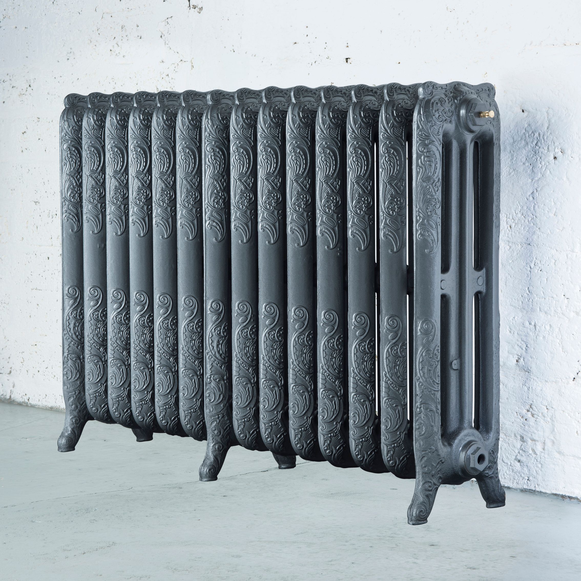 Arroll Montmartre Cast grey 3 Column Radiator, (W)1154mm x (H)760mm