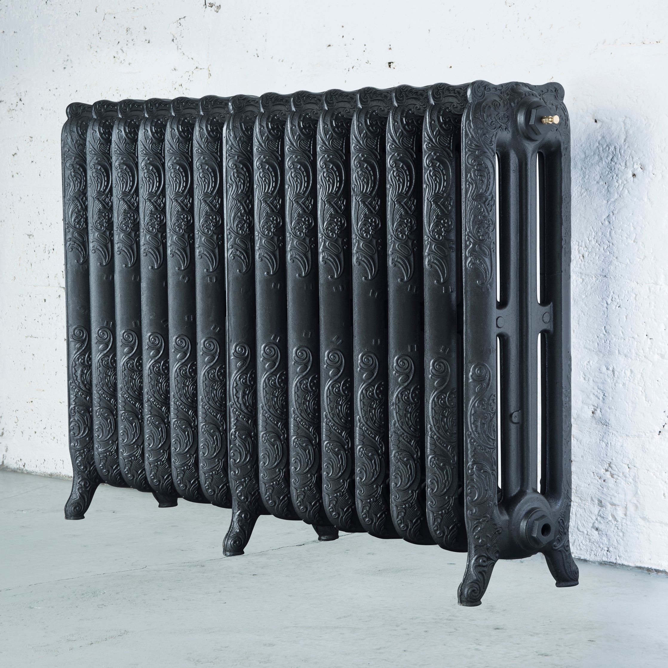 Arroll Montmartre Pewter 3 Column Radiator, (W)1154mm x (H)760mm