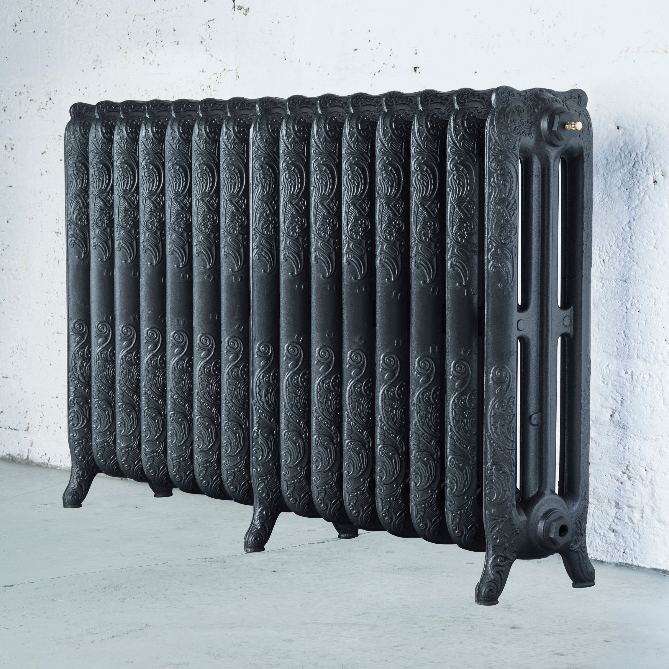 Arroll Montmartre Pewter 3 Column Radiator, (W)1234mm x (H)760mm