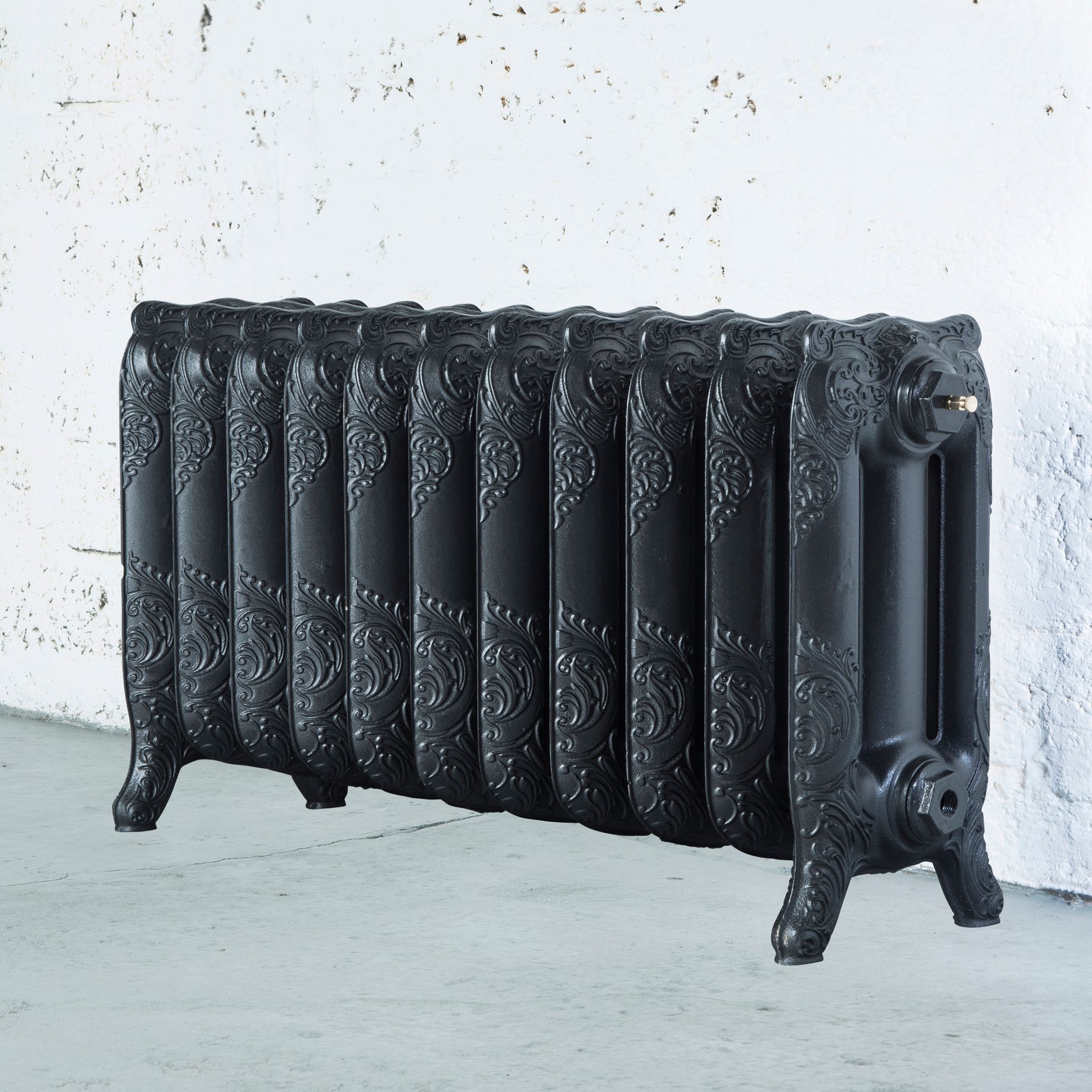 Arroll Montmartre Pewter 3 Column Radiator, (W)914mm x (H)470mm