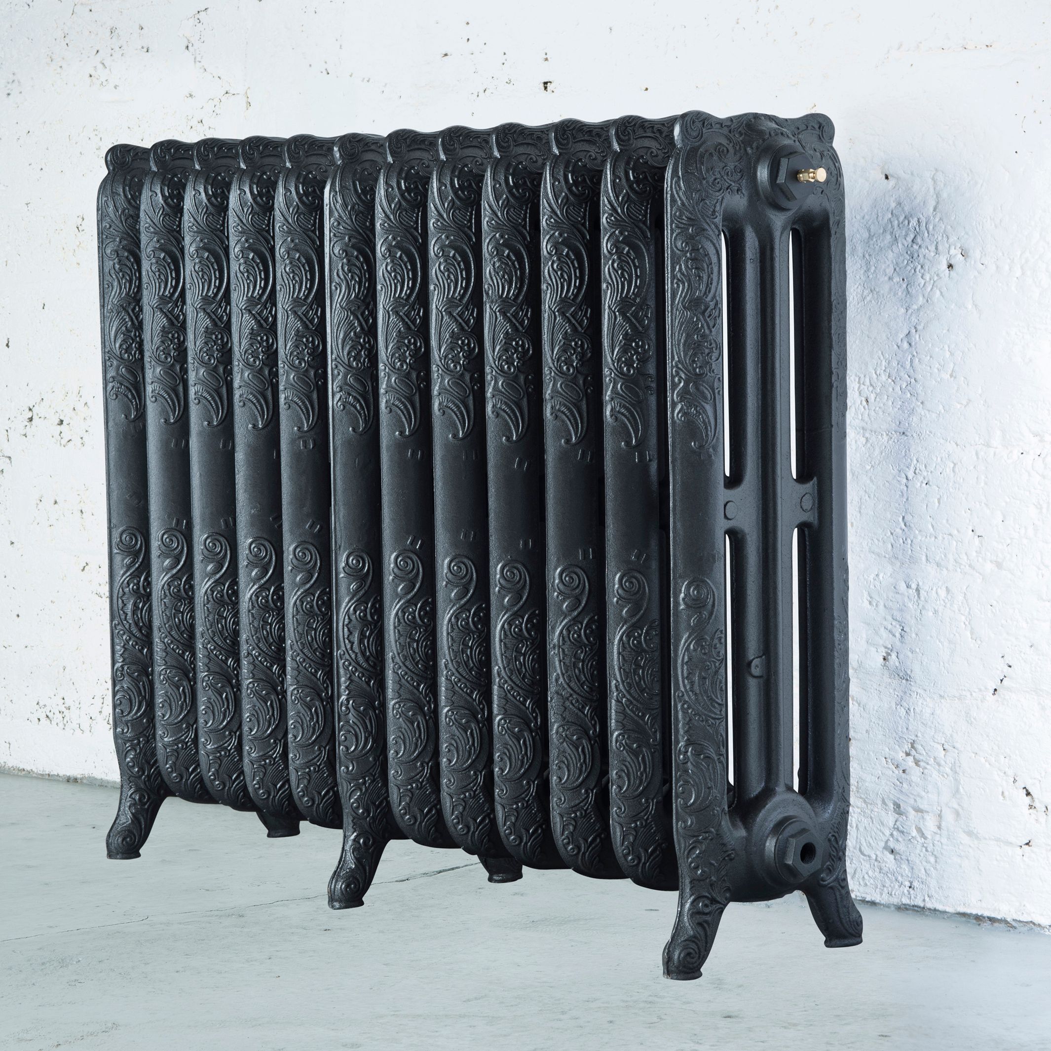Arroll Montmartre Pewter 3 Column Radiator, (W)994mm x (H)760mm