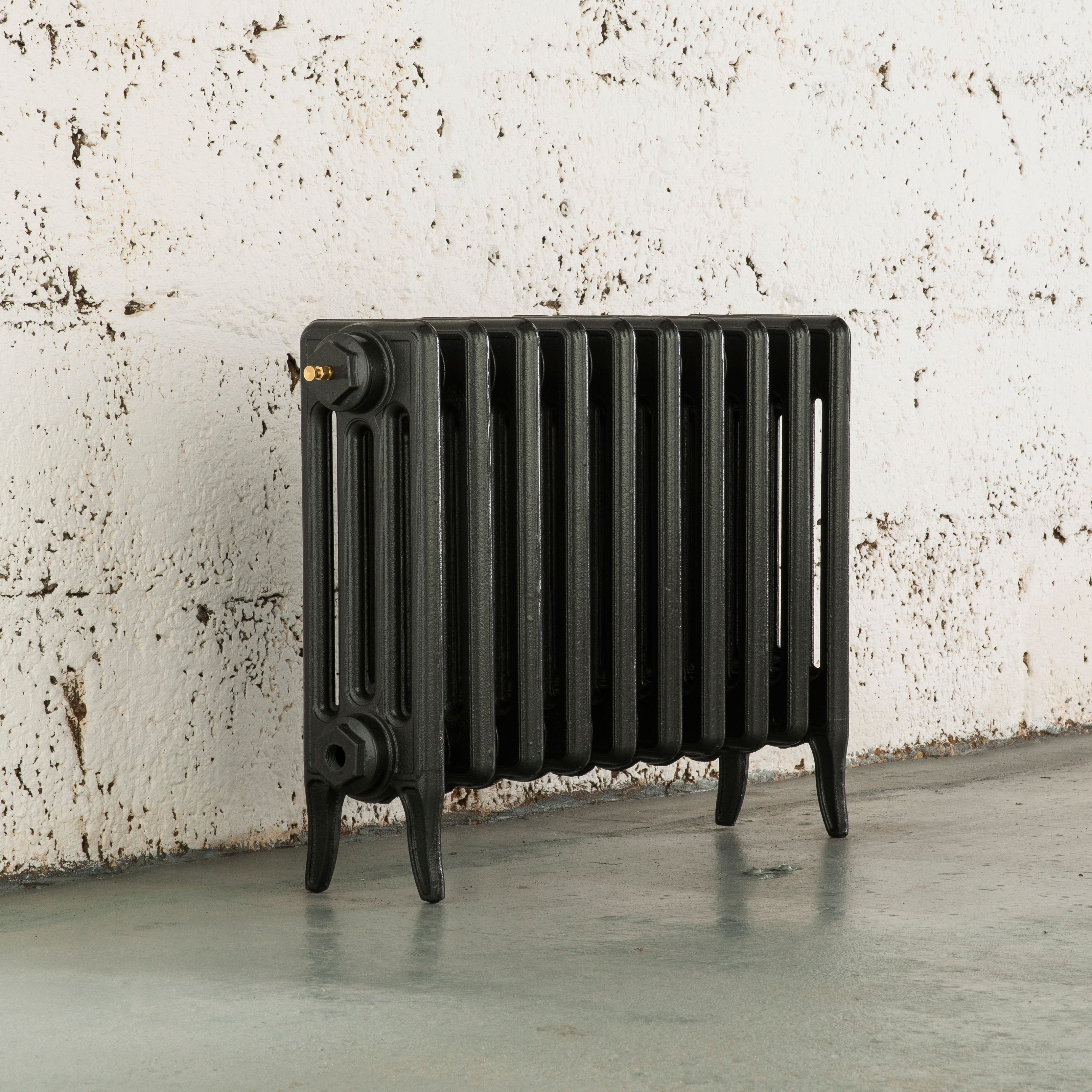 Arroll Neo-Classic Pewter 4 Column Radiator, (W)634mm x (H)460mm