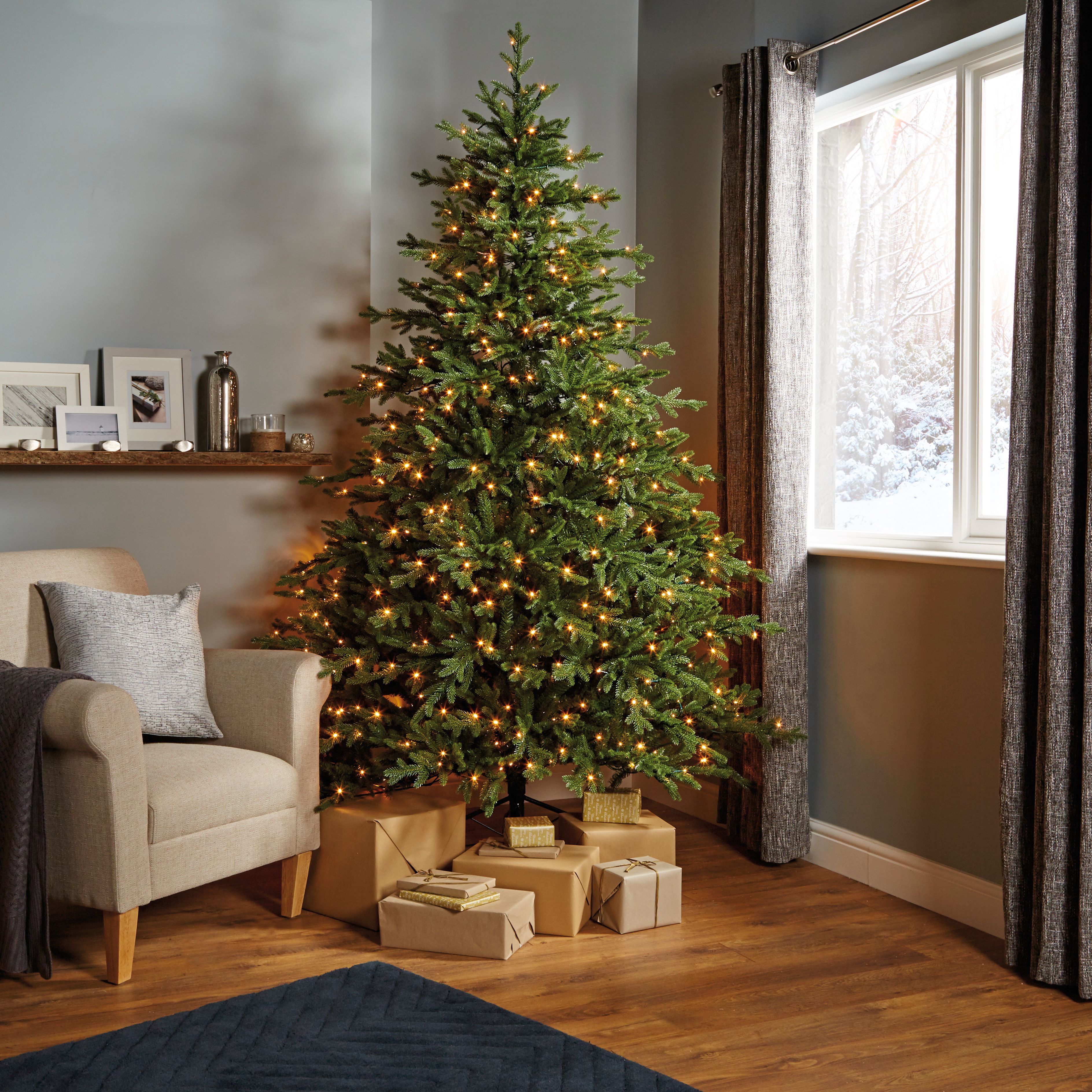 Artificial trees Pre-lit Artificial Christmas tree - Green