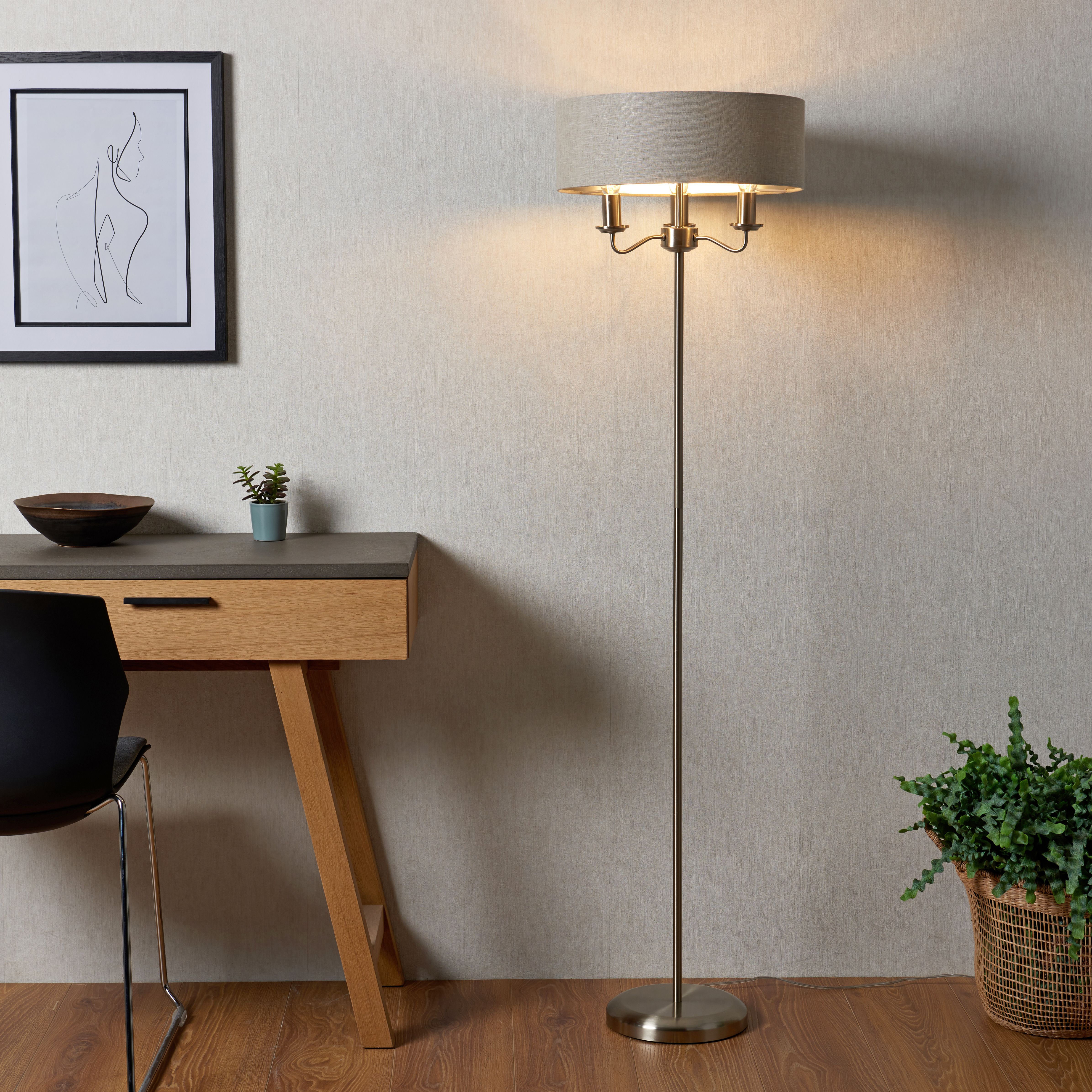 Dimmable floor deals lamp b&q