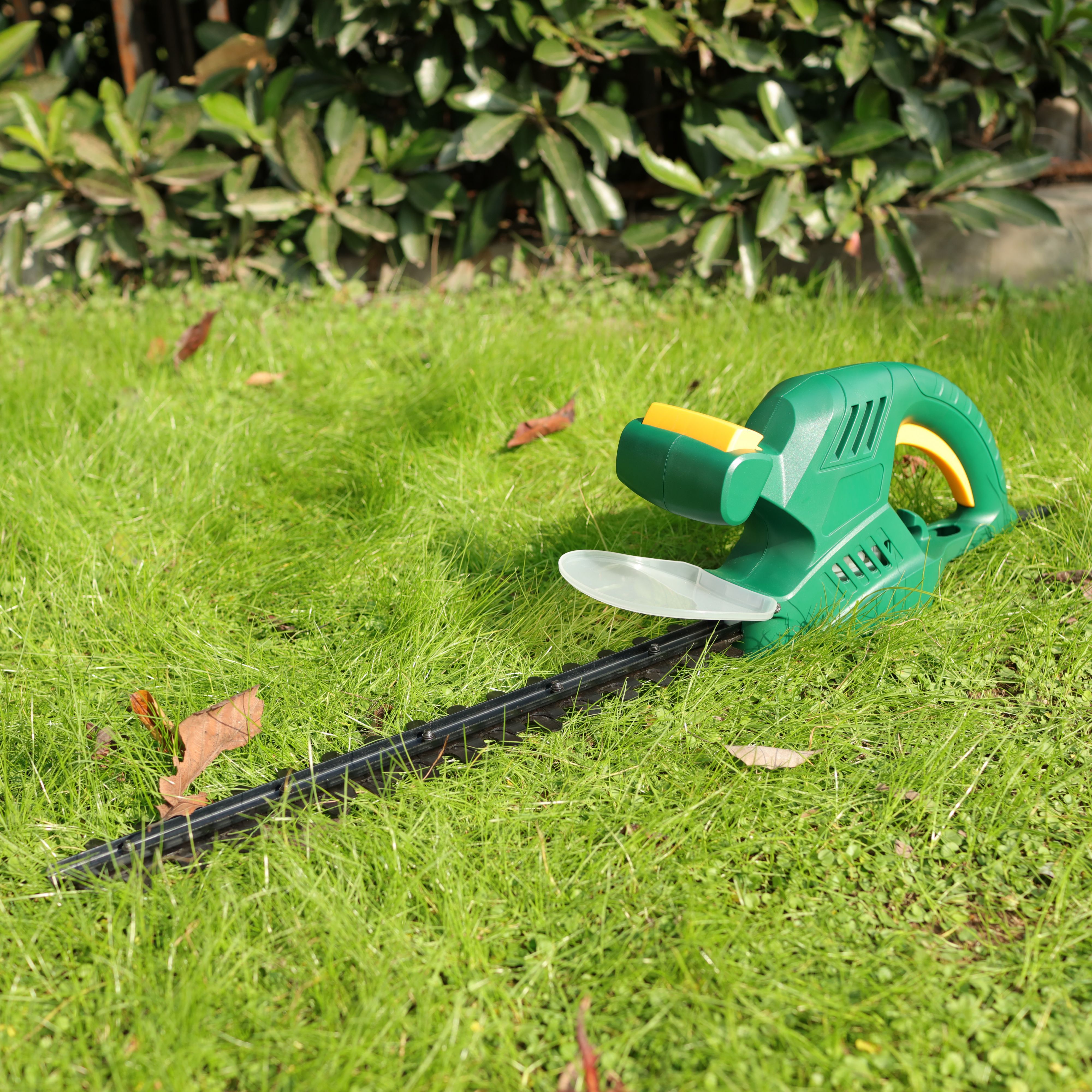 electric hedge trimmer b&q