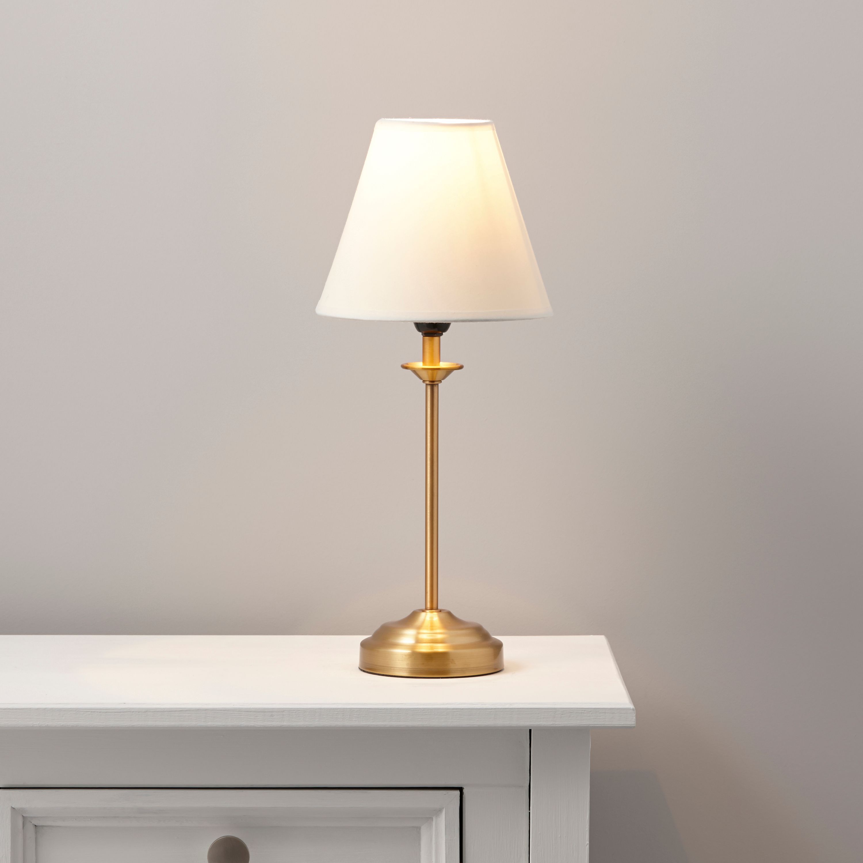 B and q sales table lamps