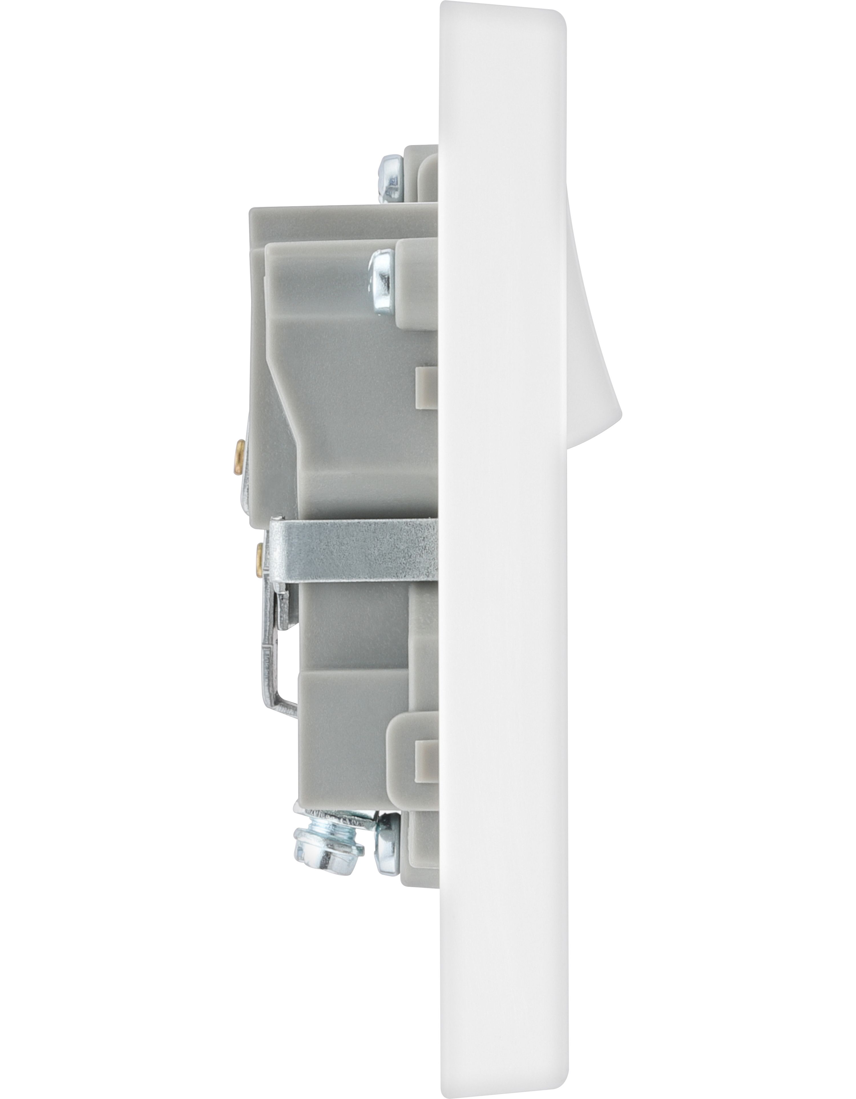 BG Single 13A Gloss White Socket 2 poles - 7