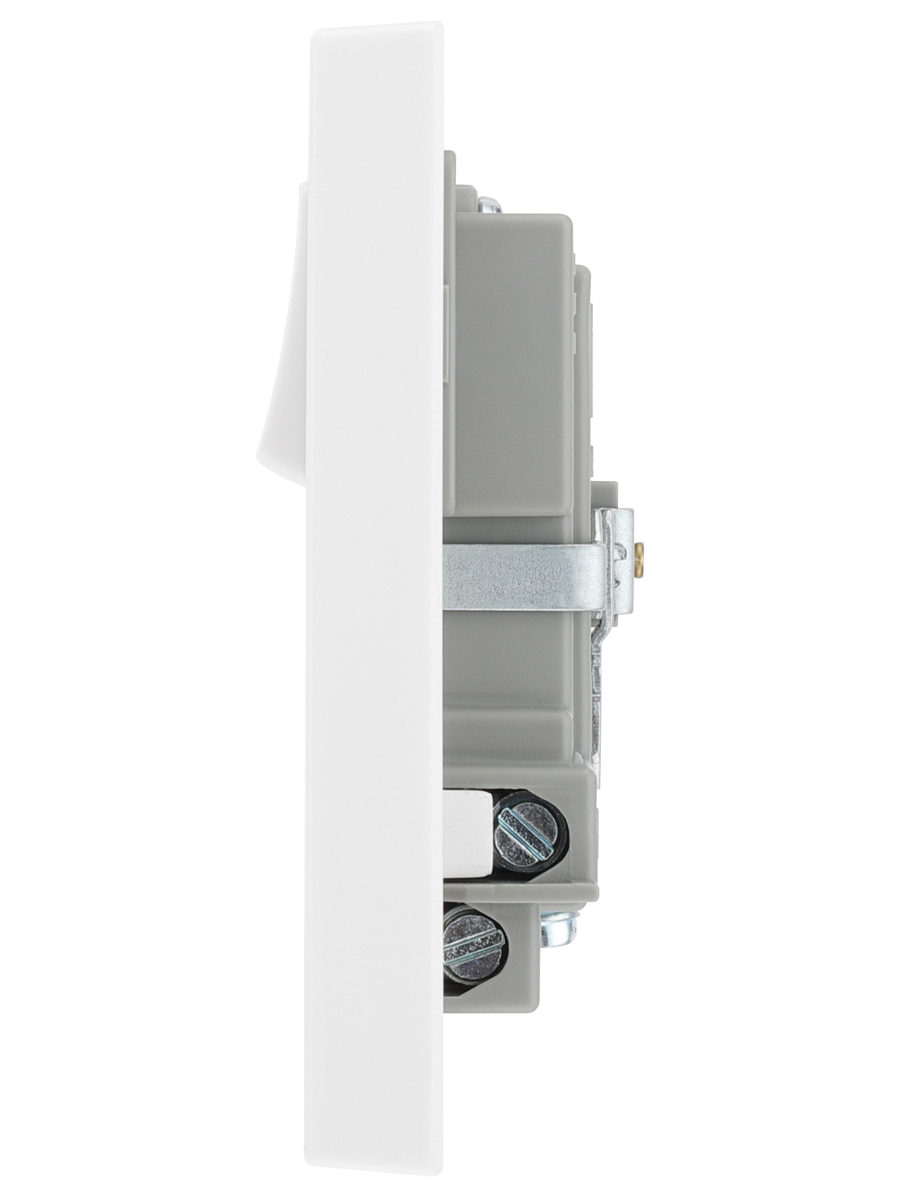 BG Single 13A Switched Gloss White Socket with USB x2 2.1A - 5