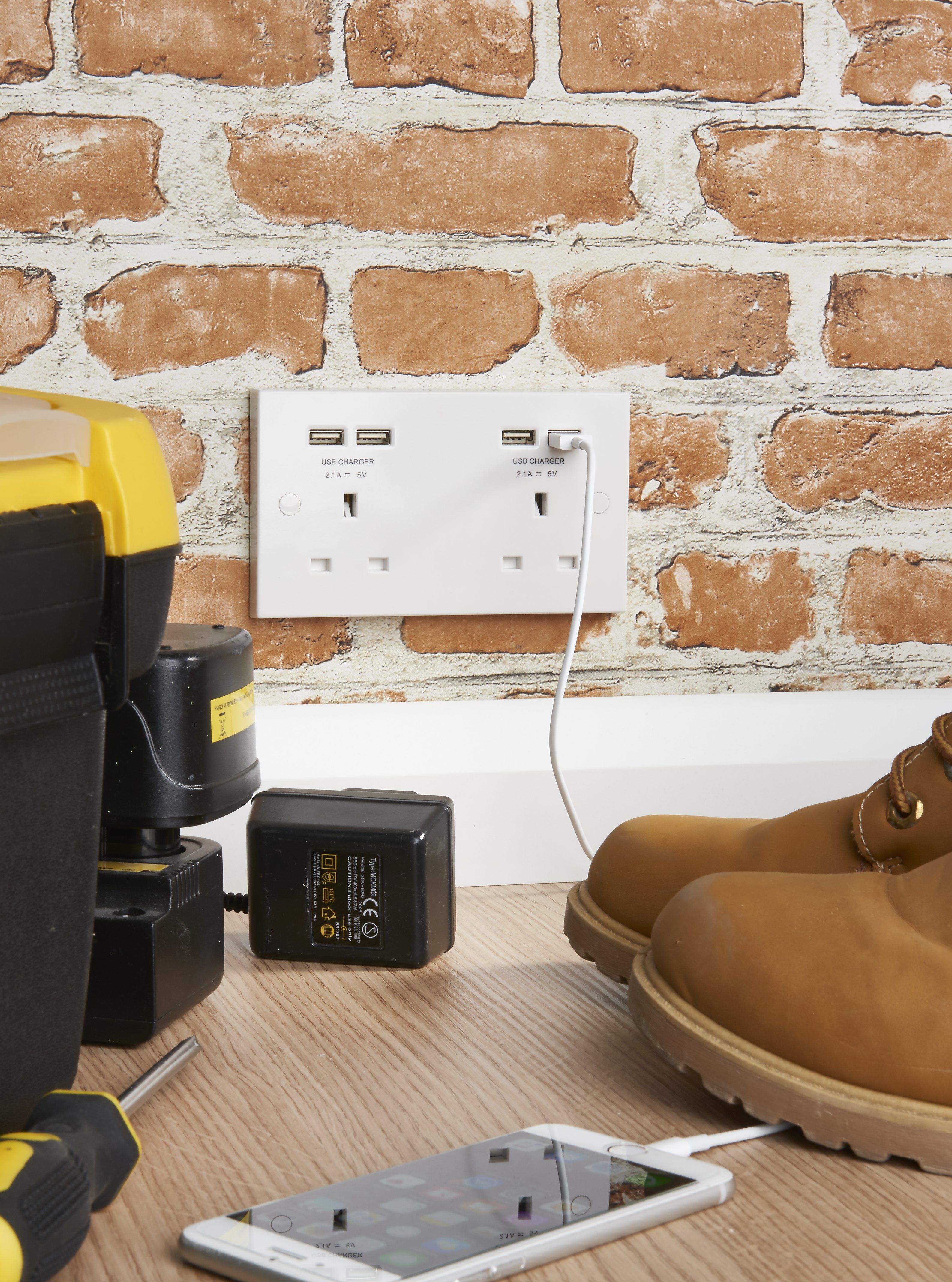 BG White Double 13A Socket with USB x4 4.2A - 7