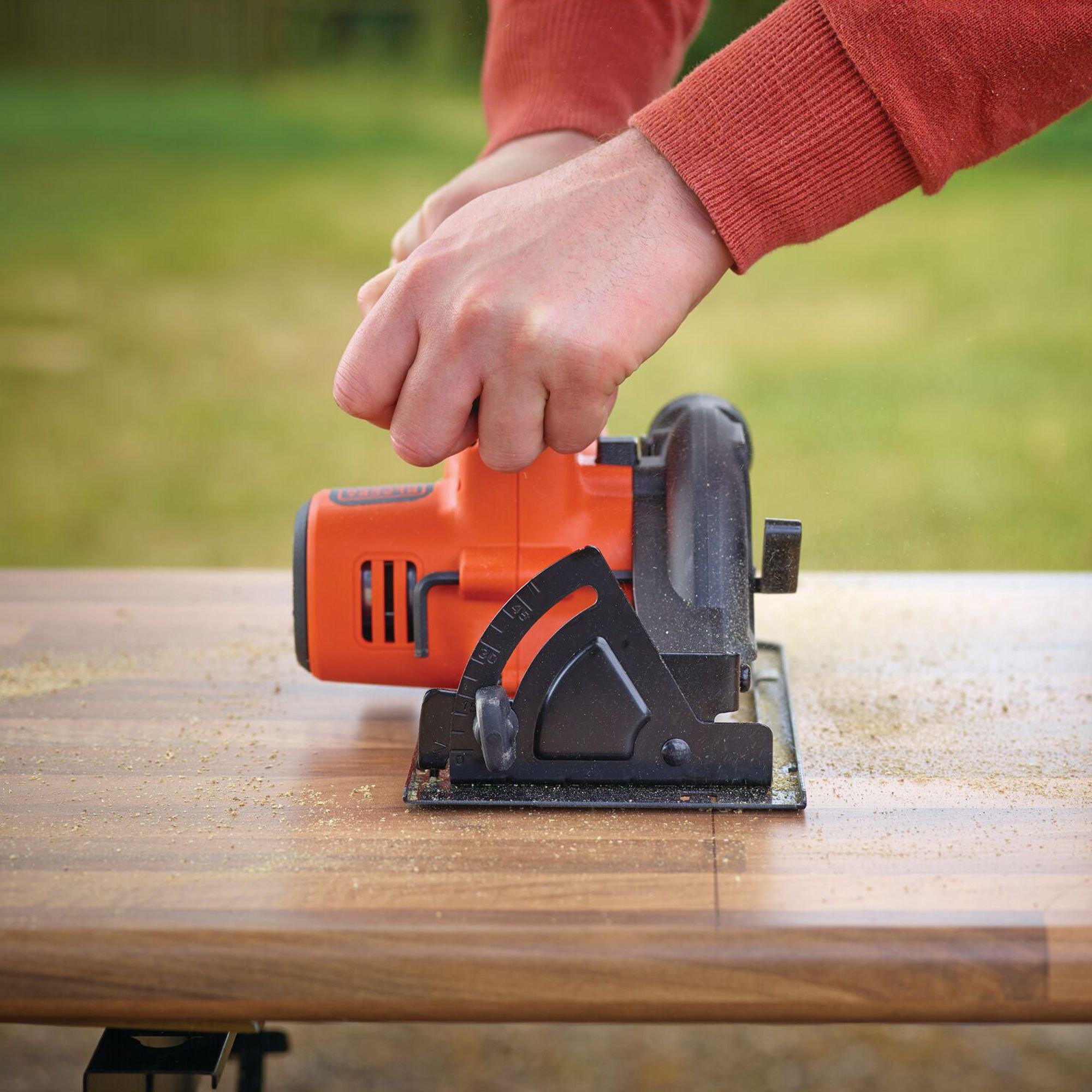 Black and decker cordless circular saw hot sale