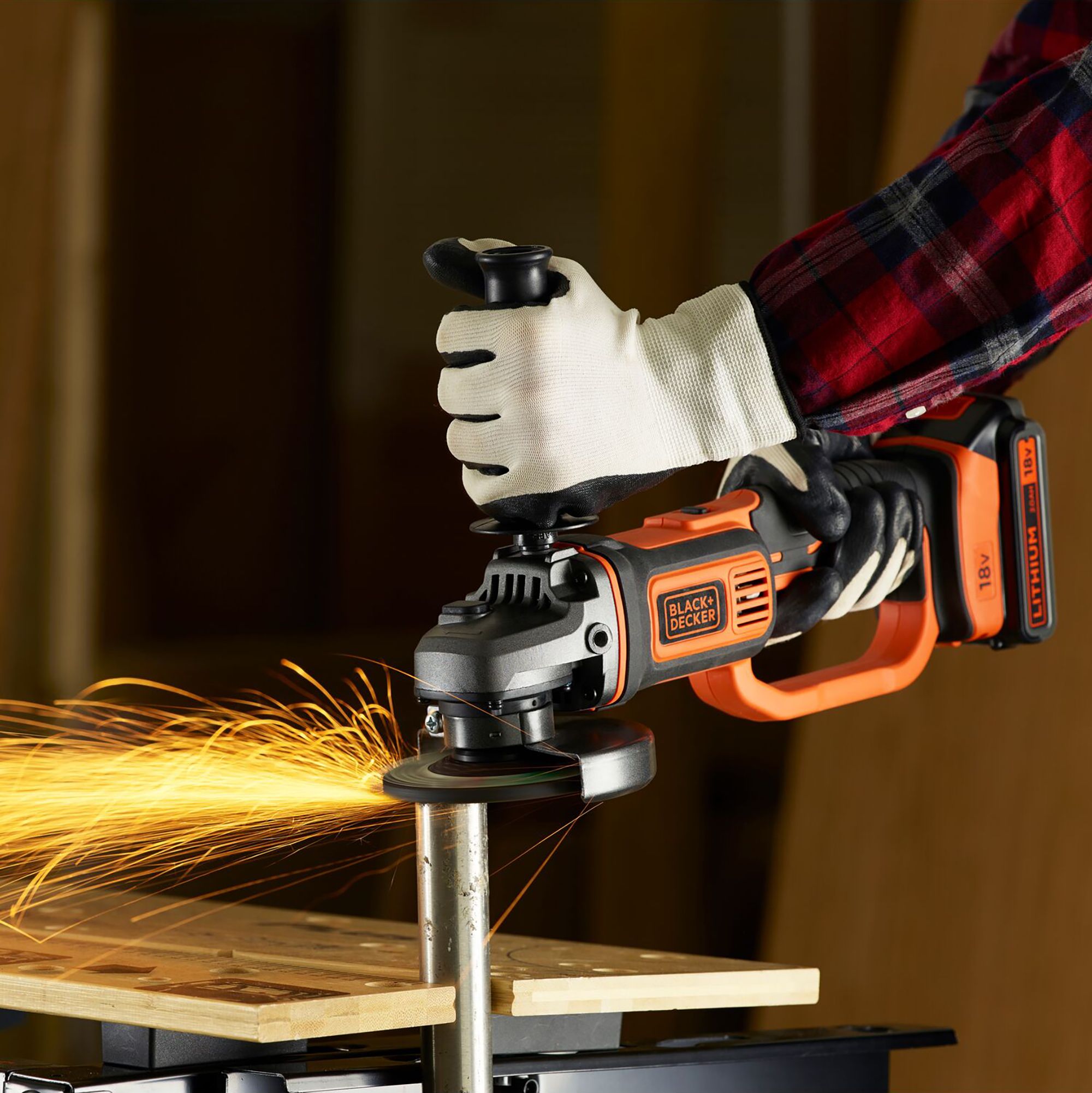 Black+Decker 18V POWERCONNECT 125mm Brushed Cordless Angle
