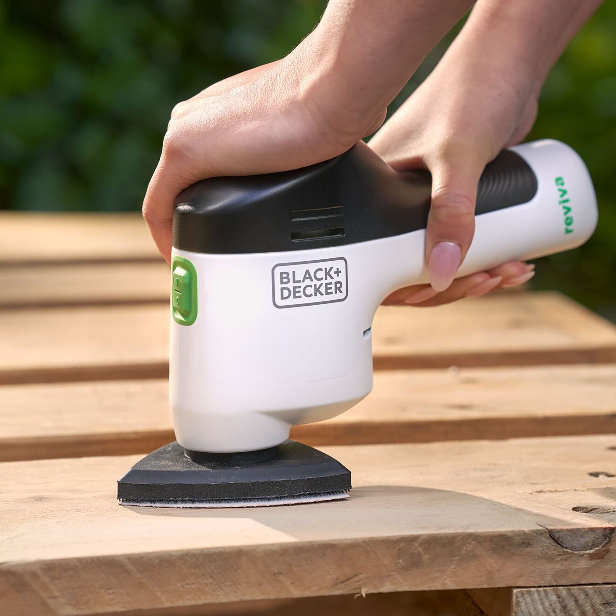 Black+Decker Reviva 12V 1.5 Li-ion Cordless Detail sander REVDS12C-GB