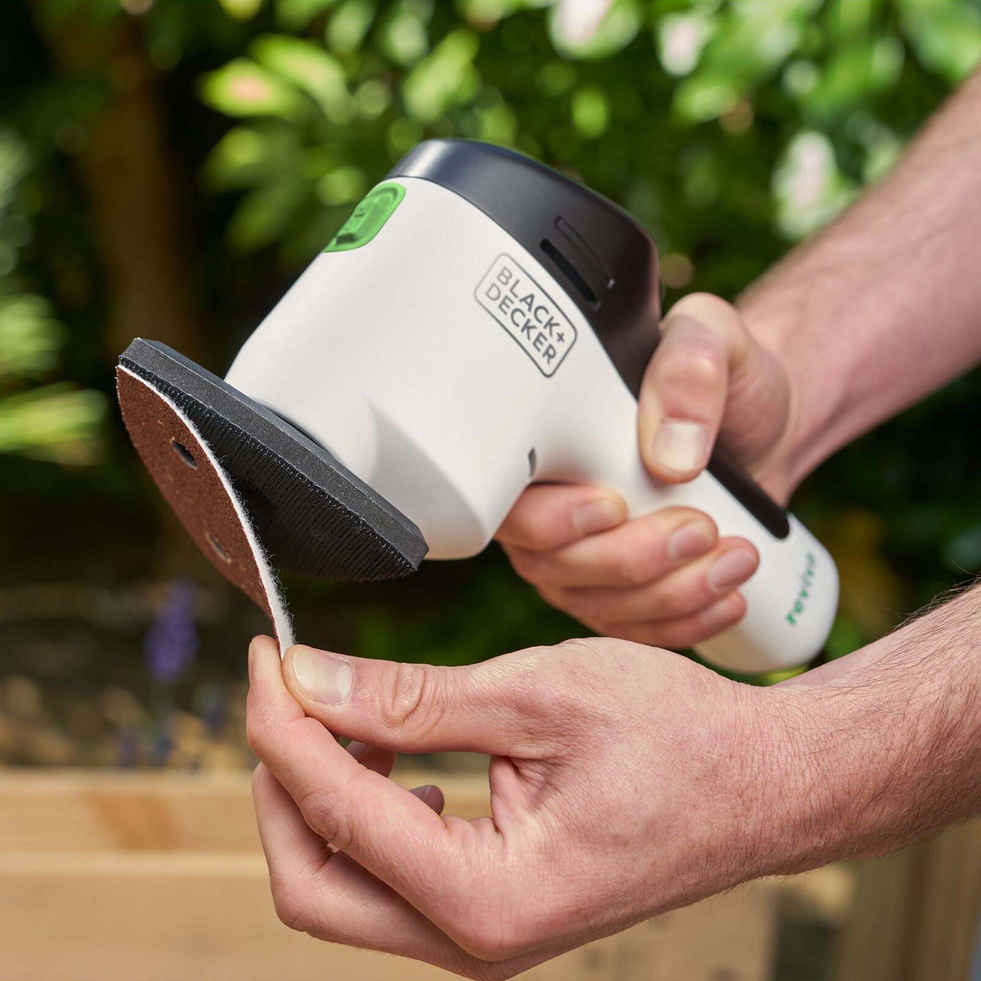 Black+Decker Reviva 12V 1.5 Li-ion Cordless Detail sander REVDS12C-GB
