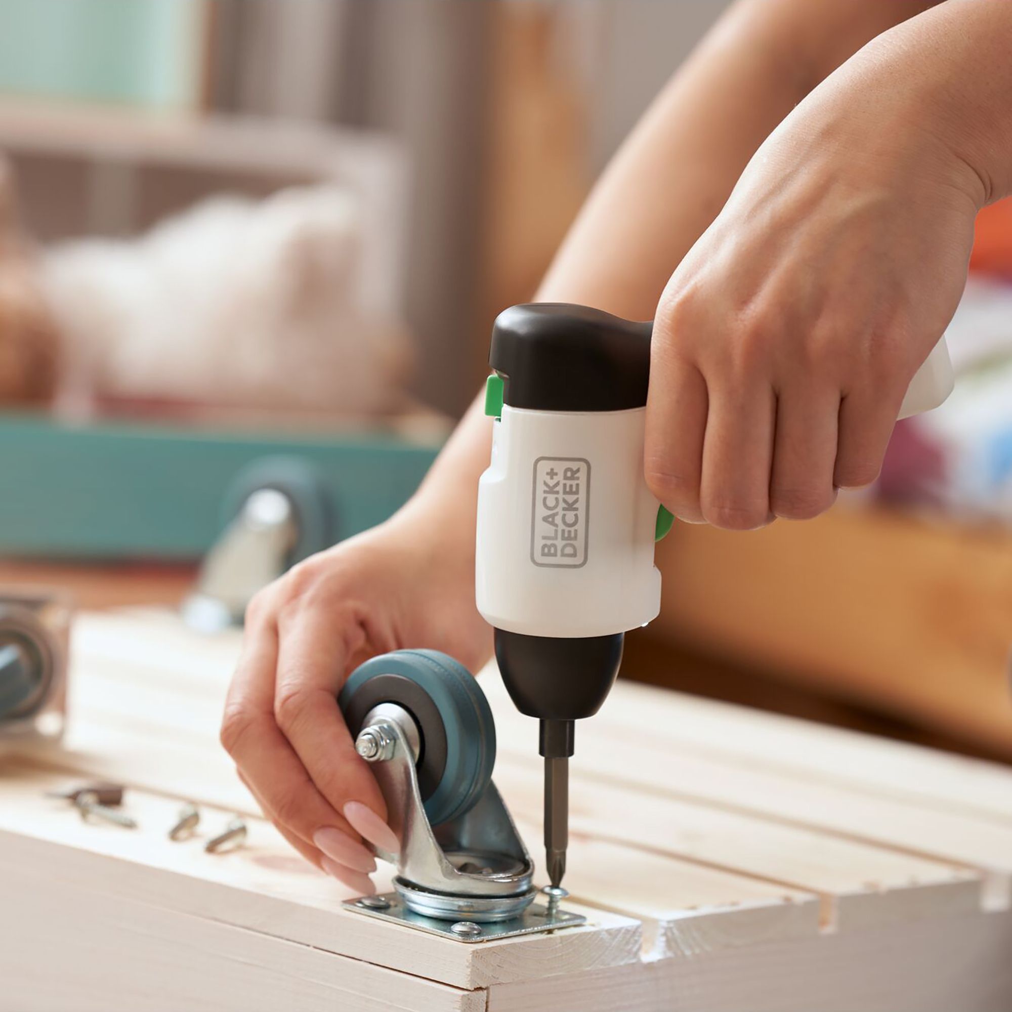 Black+Decker Reviva 3.6V 1 x 1.5 Li-ion Cordless Screwdriver REVSD4C-XJ