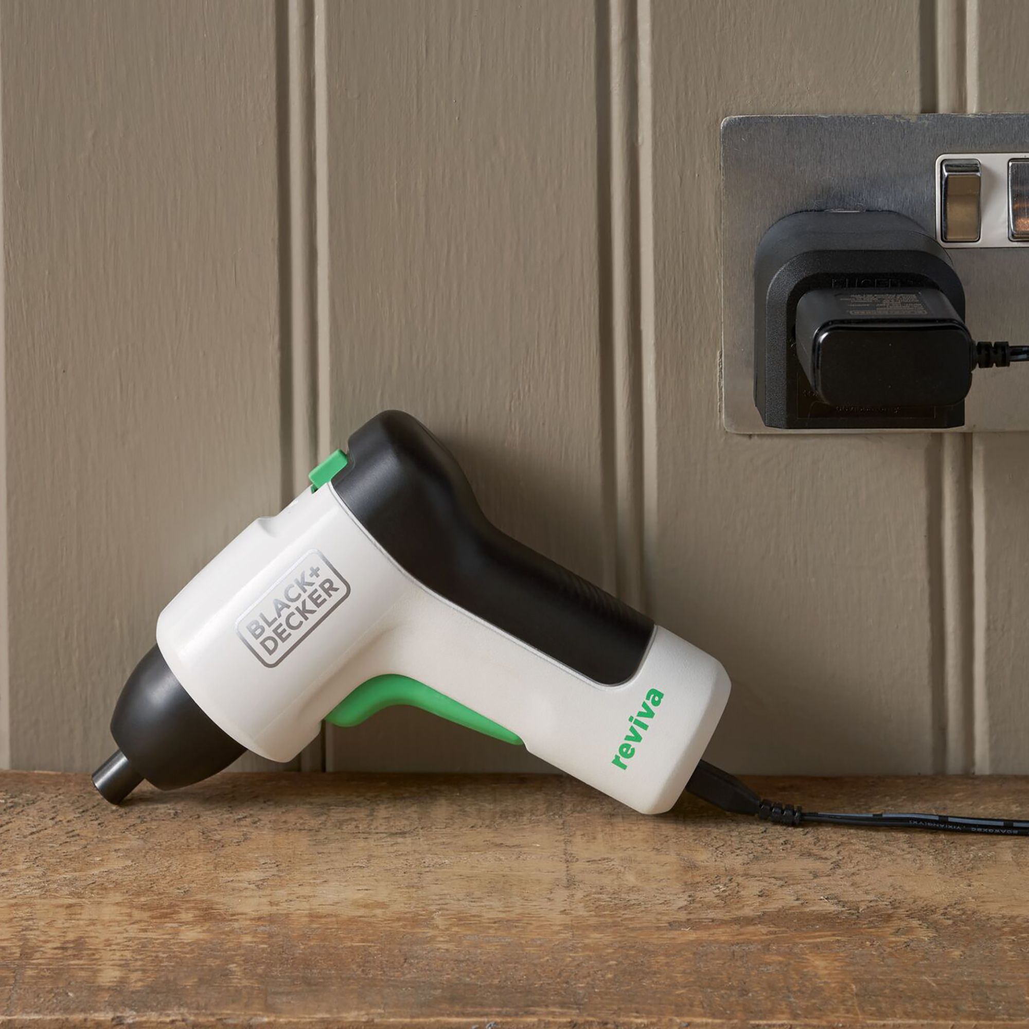 Black+Decker Reviva 3.6V 1 x 1.5 Li-ion Cordless Screwdriver REVSD4C-XJ