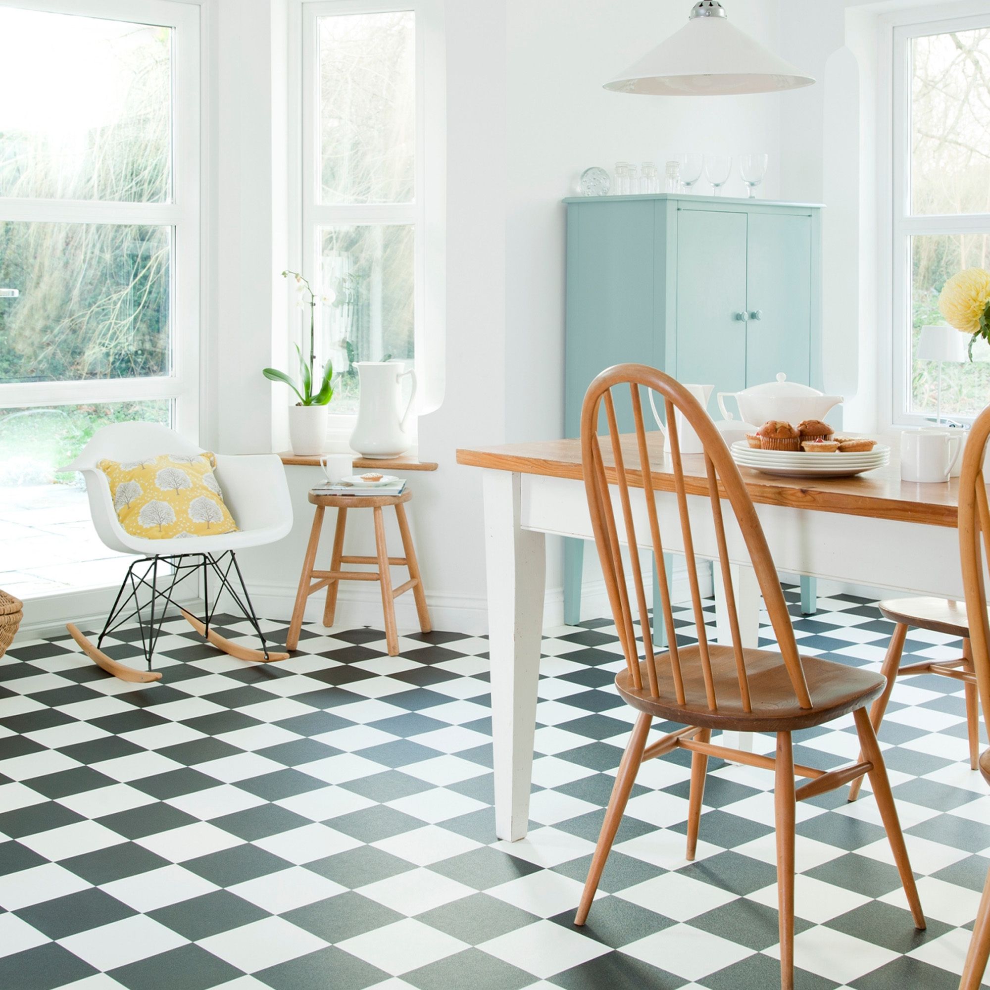Black & White Checkered Tile effect Sheet vinyl flooring, 6m²
