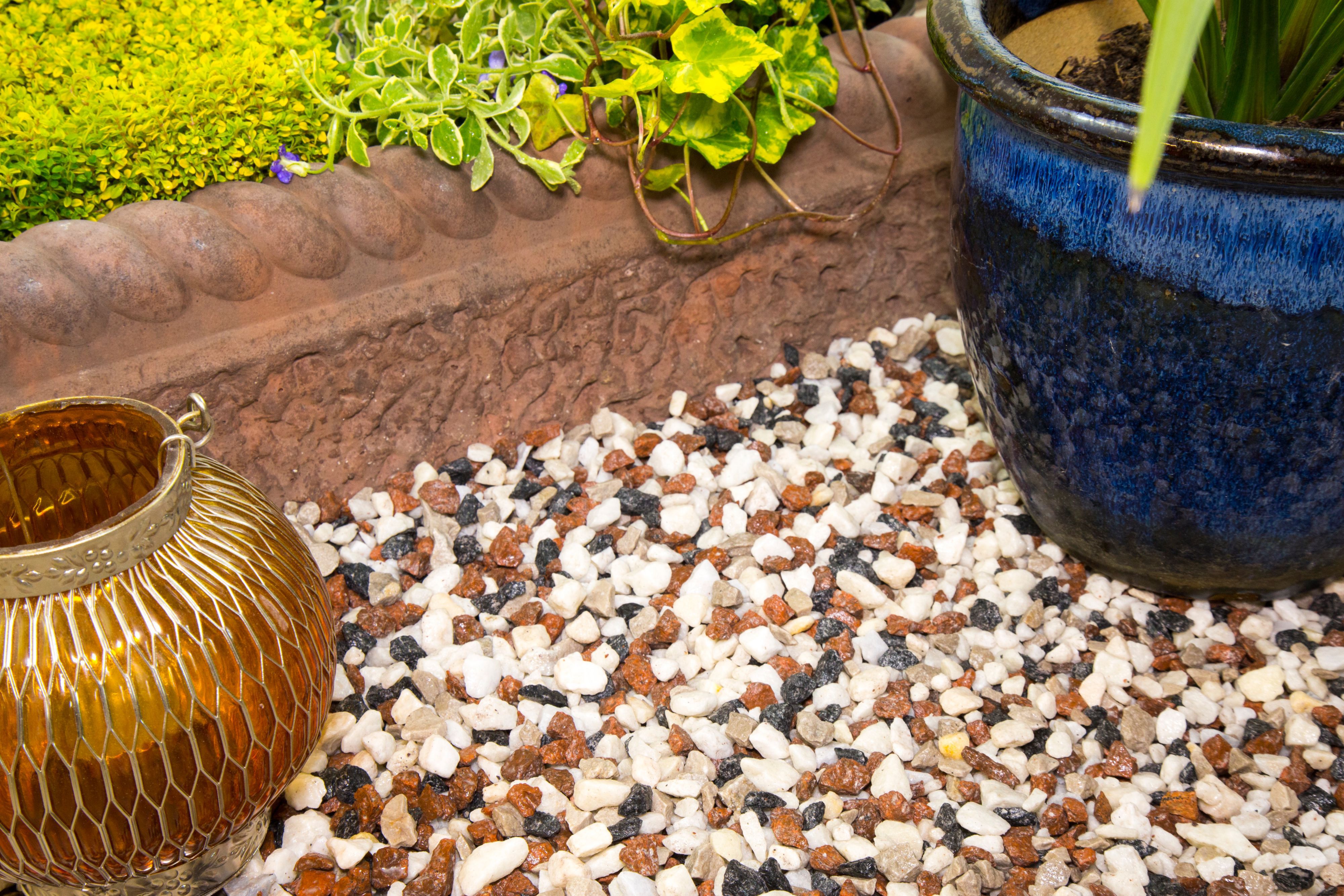 Blooma Alpine mix Multicolour Decorative stones, Bulk Bag