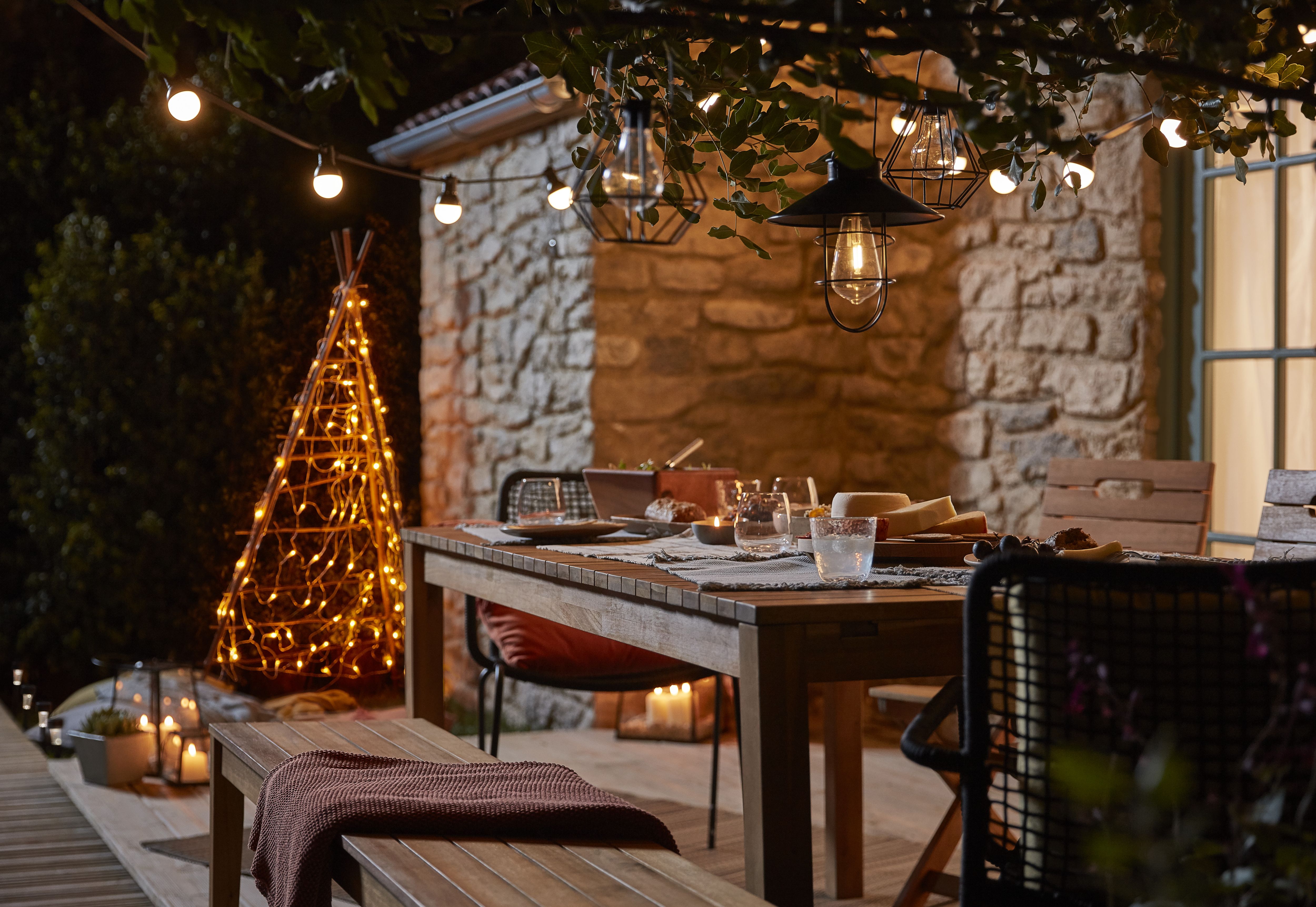 Blooma Barnaby Mains-powered Warm white 10 LED Outdoor String lights