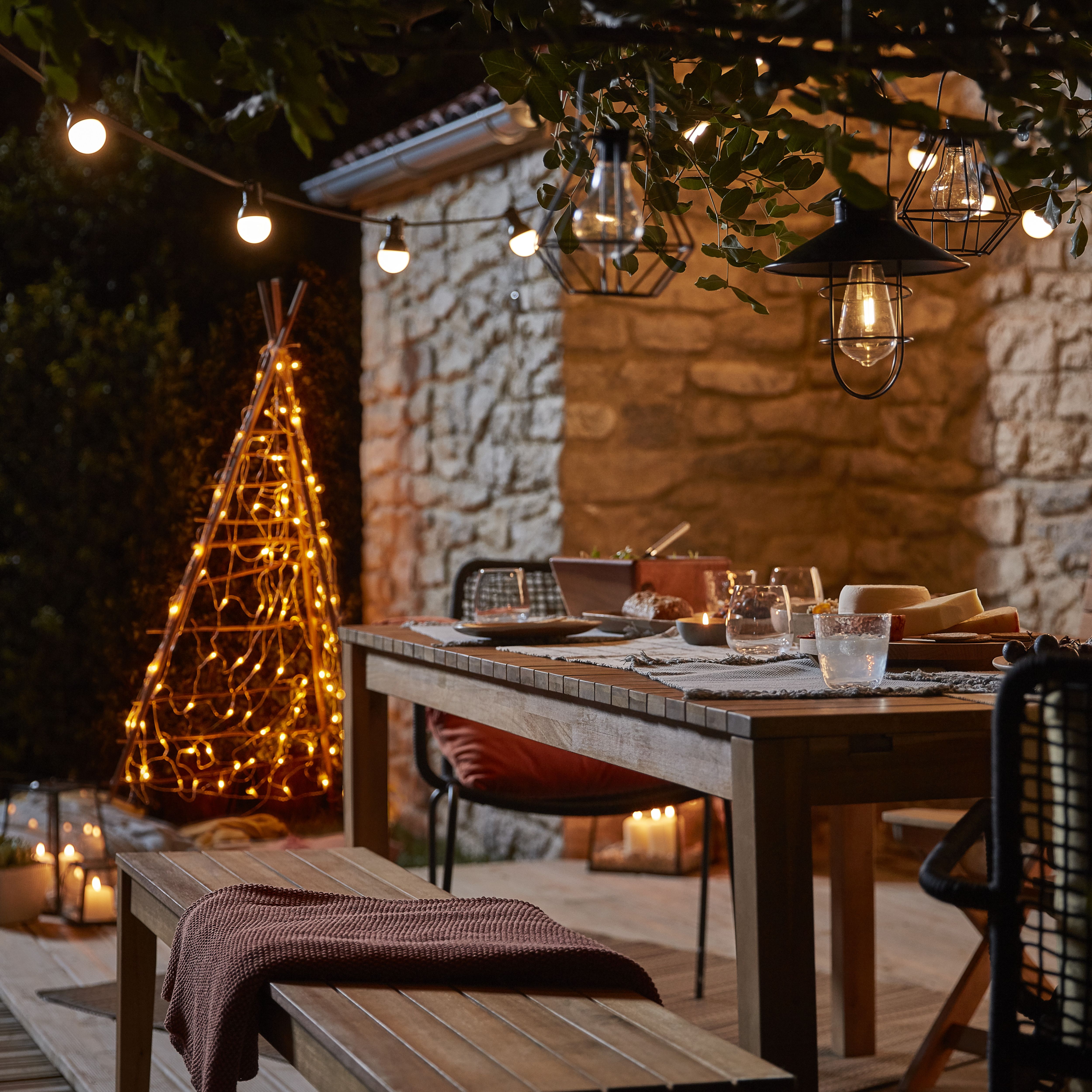 Blooma Barnaby Mains-powered Warm white 10 LED Outdoor String lights