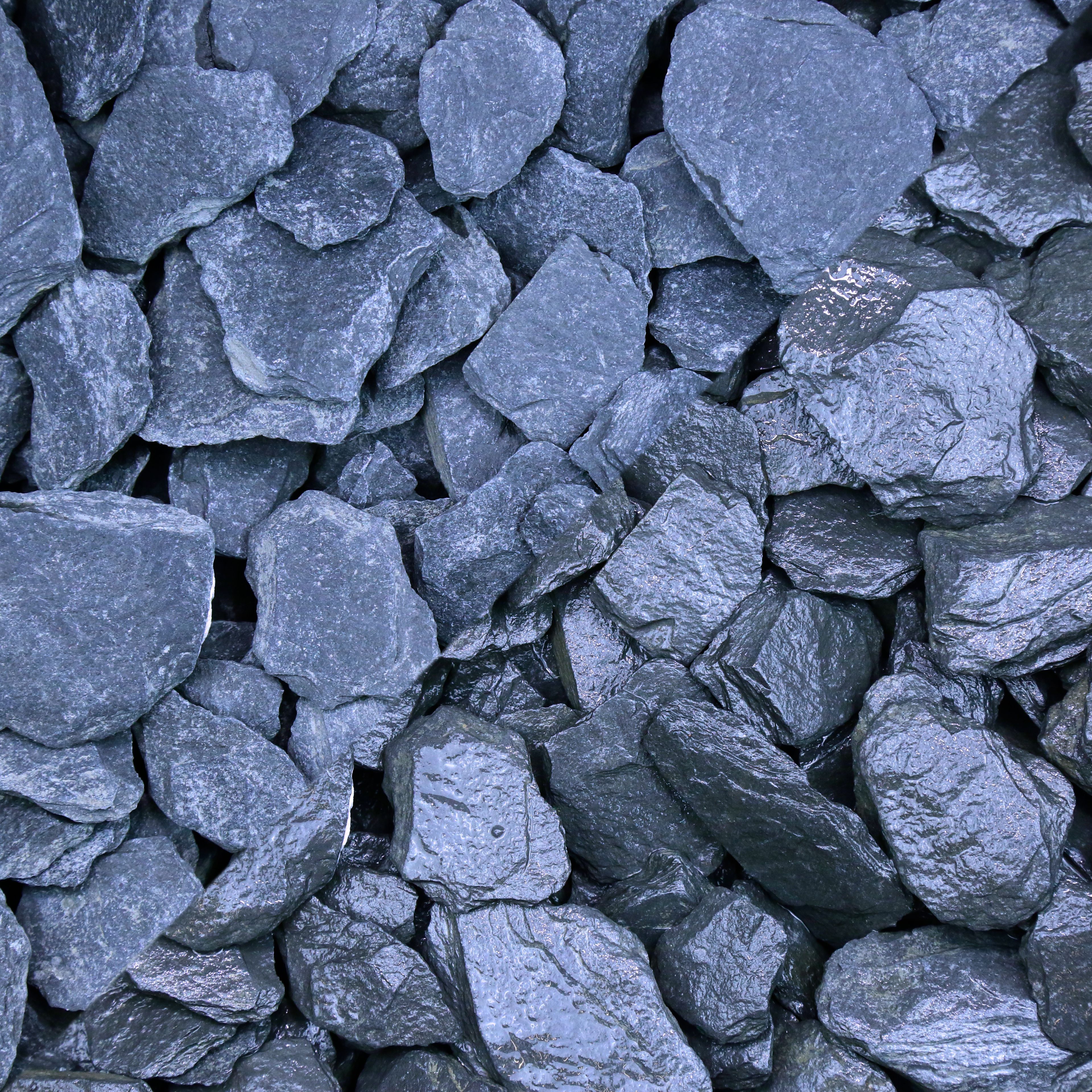 Blooma Blue Slate Decorative Chippings Large 22 5kg Bag Diy At B Q