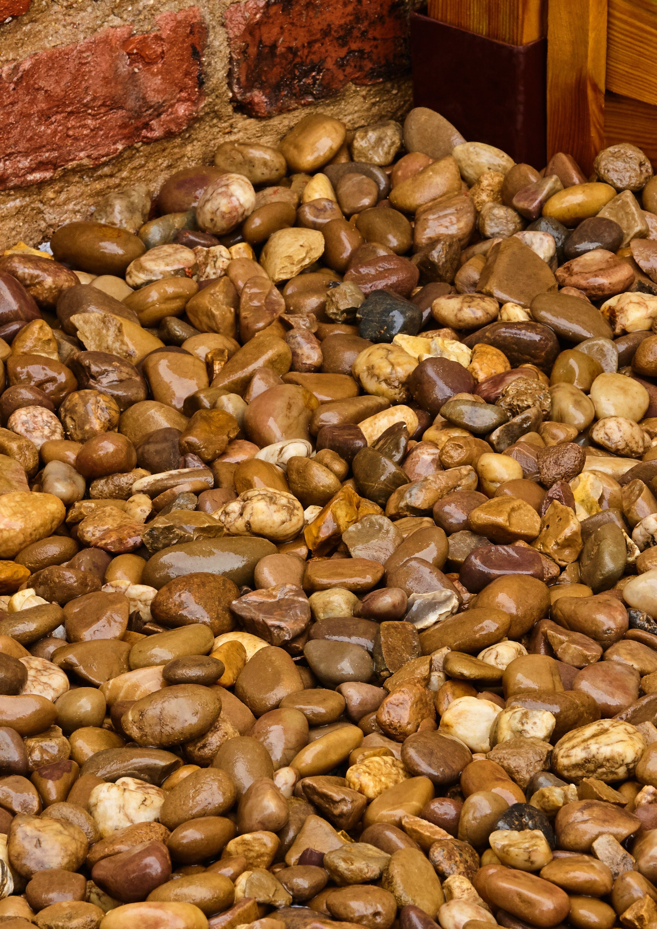 Blooma Brown 40mm Rounded pebbles