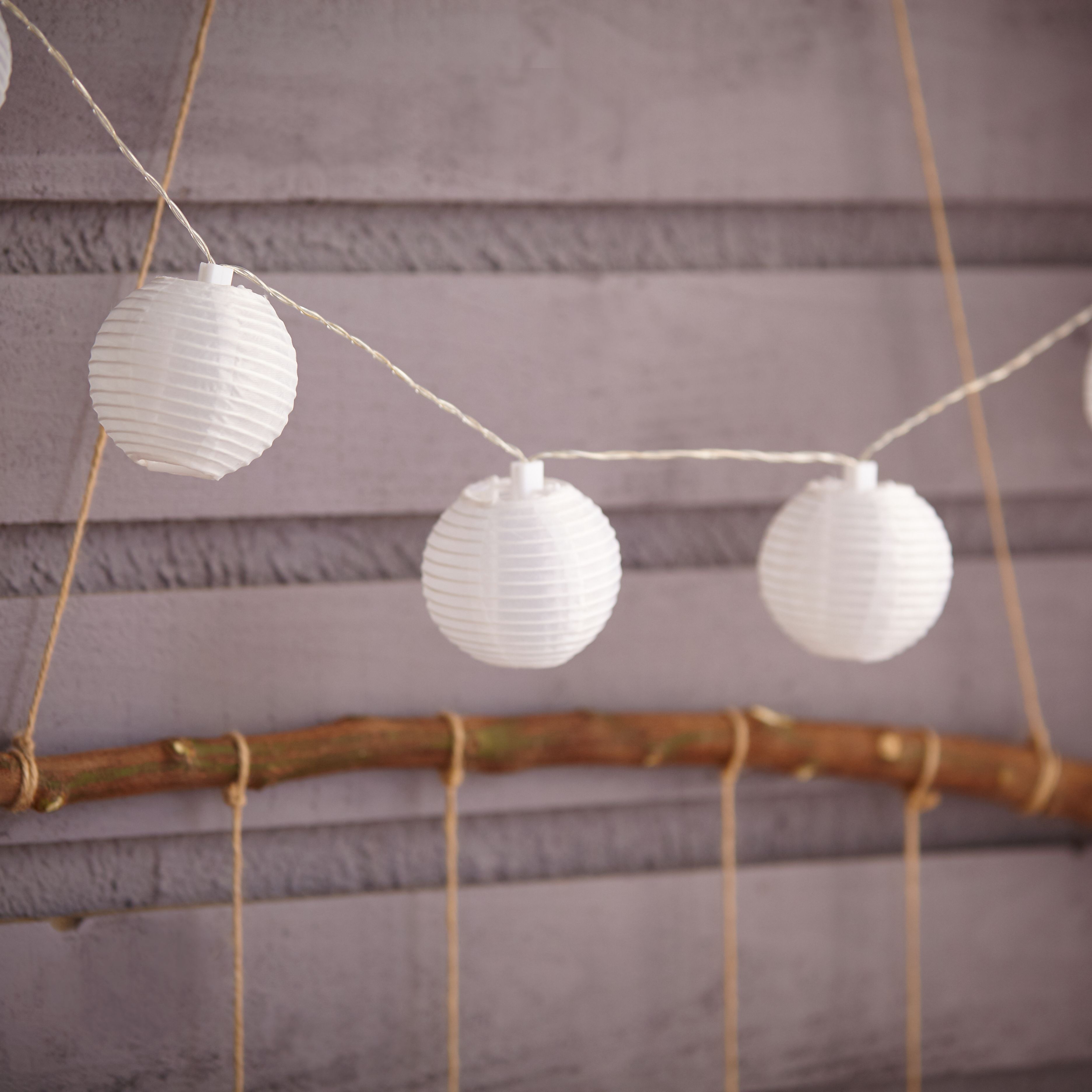 Blooma Estevan Solar-powered White 20 LED Outdoor String lights