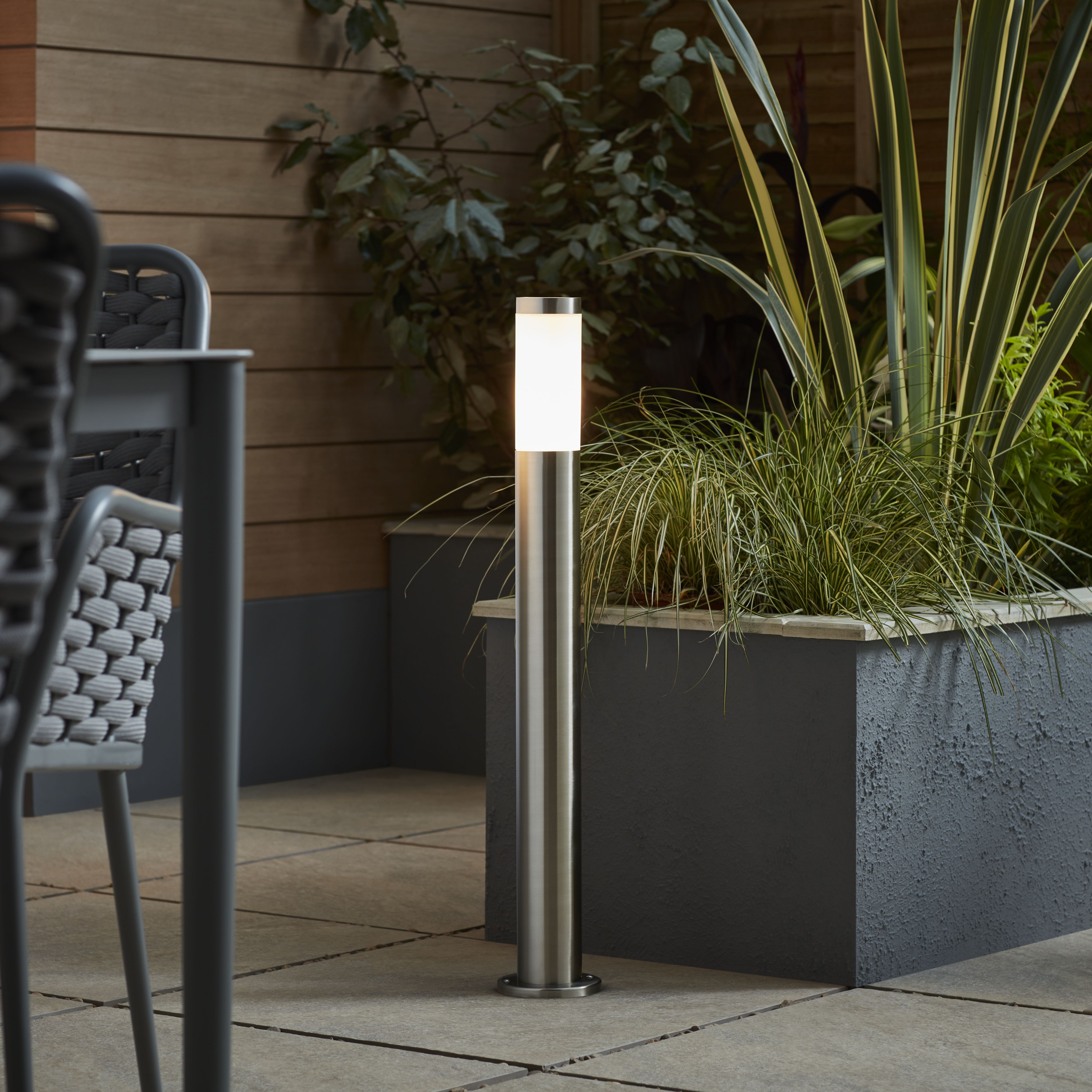 Blooma Hollis Silver effect Mains-powered 1 lamp Halogen Outdoor Post light (H)800mm